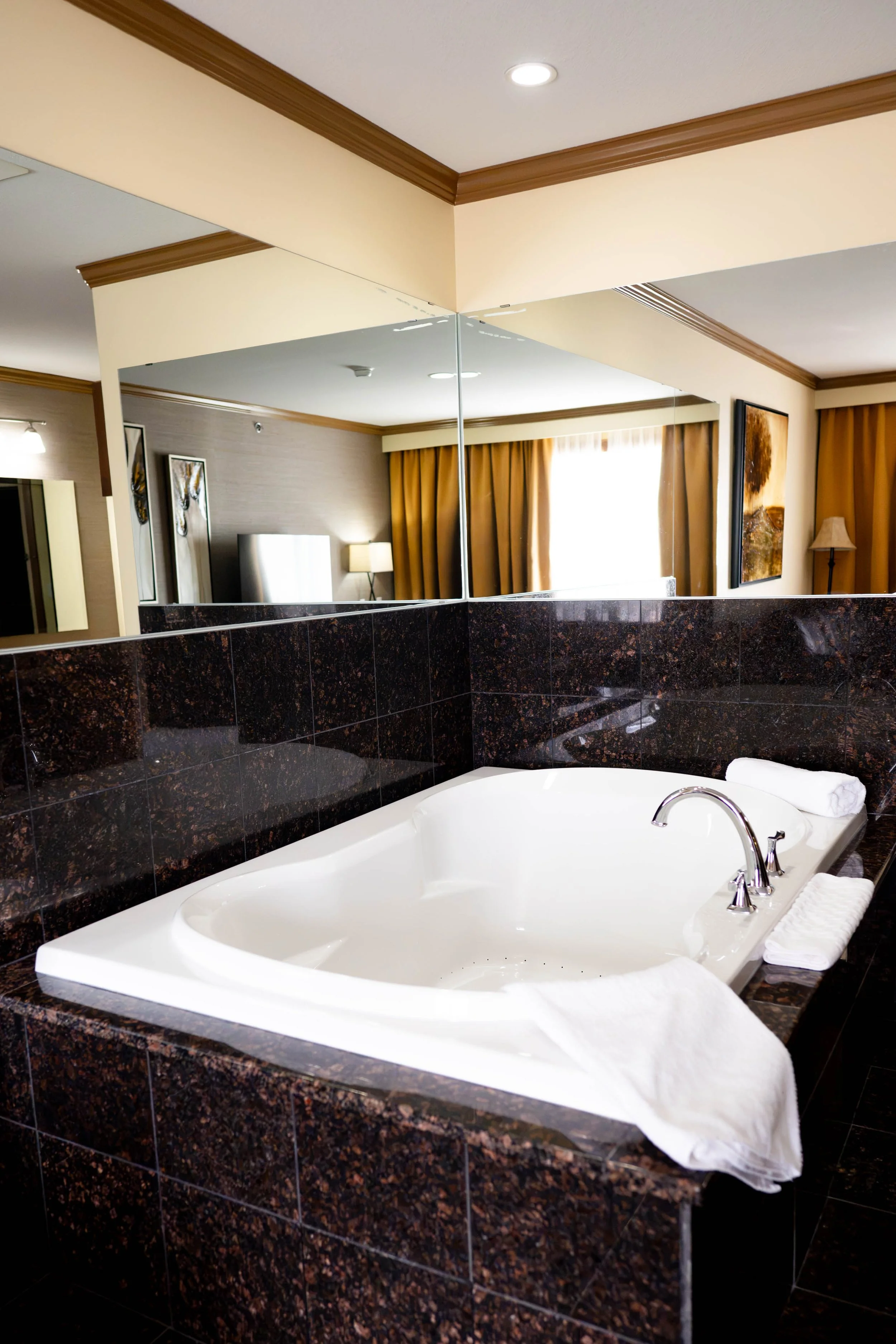 jacuzzi suite room