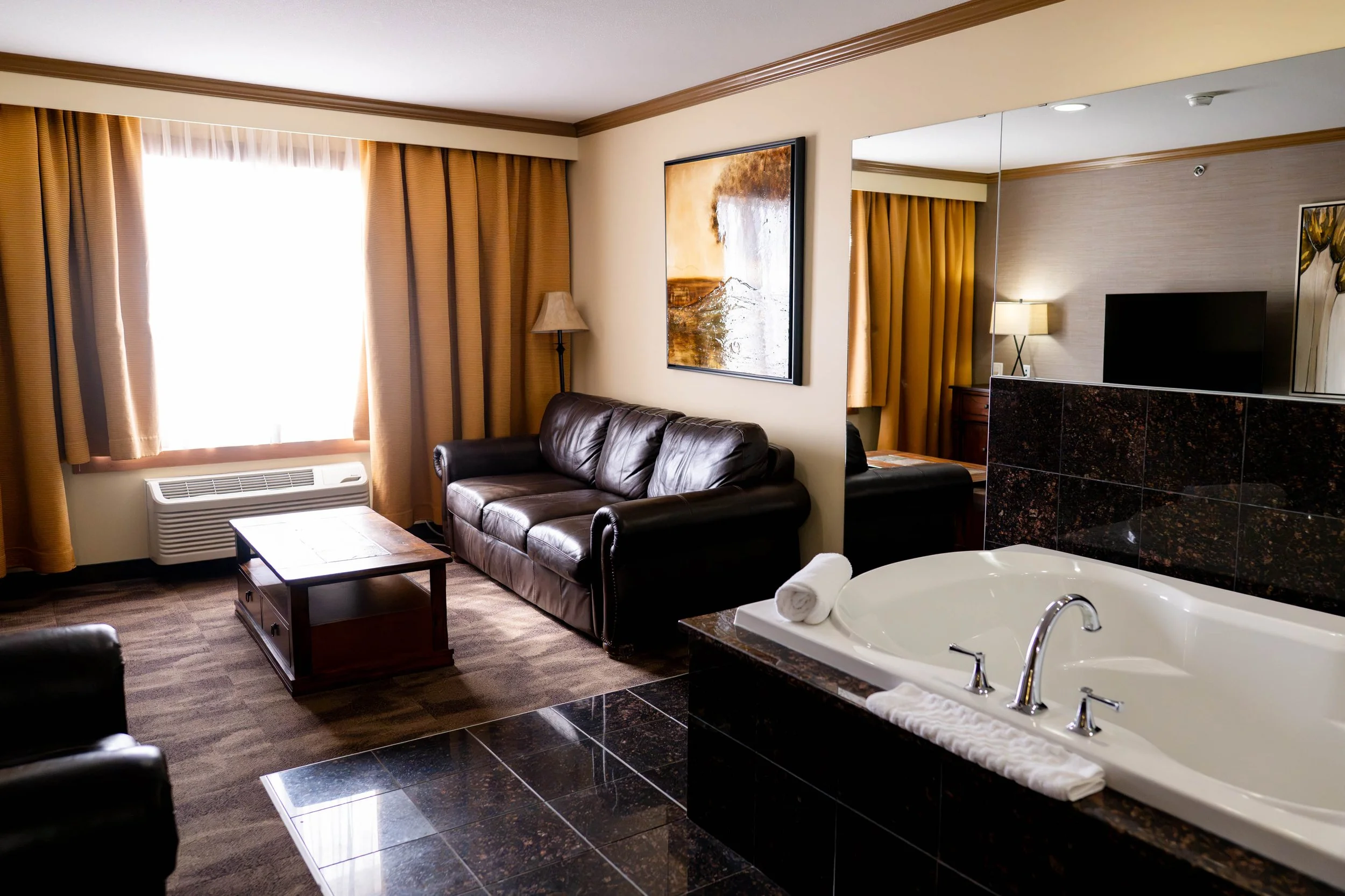 Jacuzzi Suite room at the Best Western Plus Rose Country Hotel