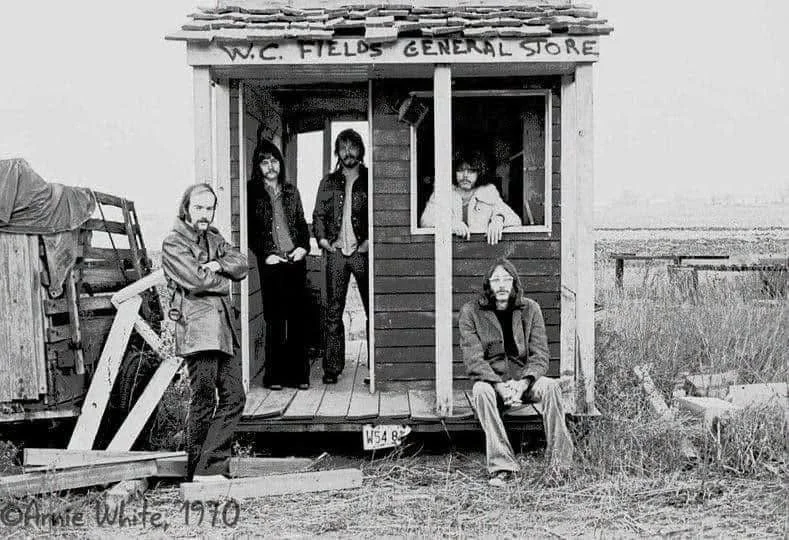 The first "official" promo photo of REO Speedwagon in 1970.  Gregg Philbin, bass, Neal Doughty, keyboards, Terry Luttrell, lead vocals, a 21 year old Gary Richrath, lead guitar, Alan Gratzer, drums.   📸 Arnie White