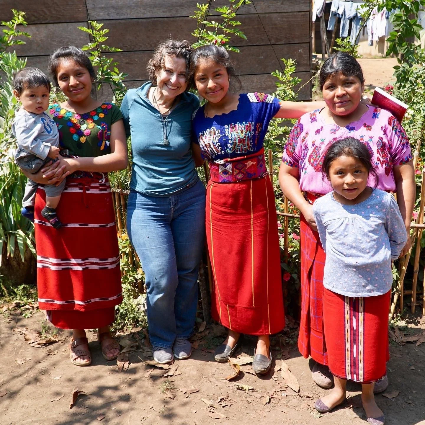 M guatamala girls .JPG