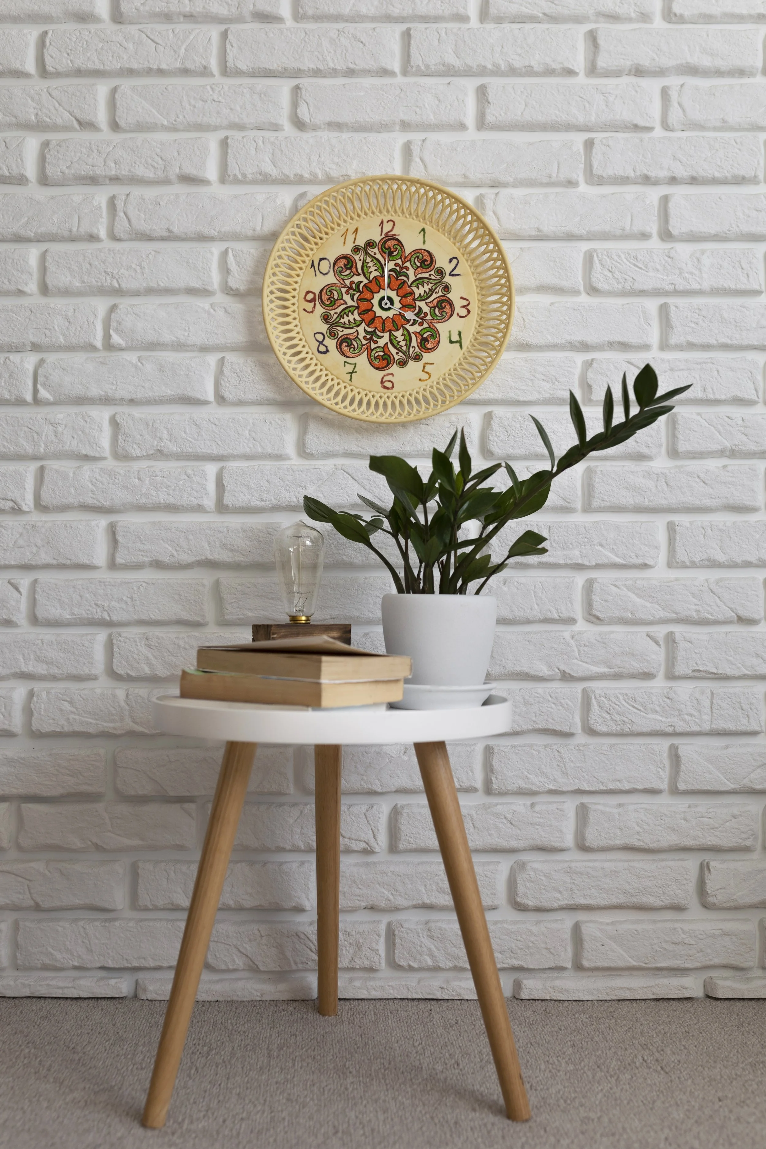 circular-clock-indoors-still-life.jpg