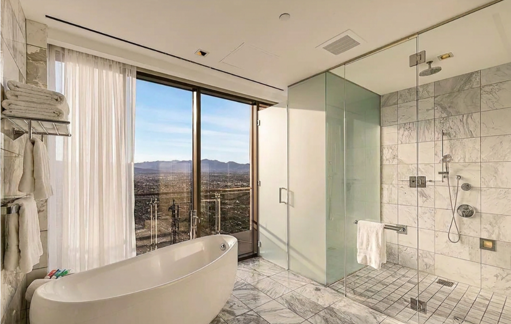 Palms Place Bathroom.png