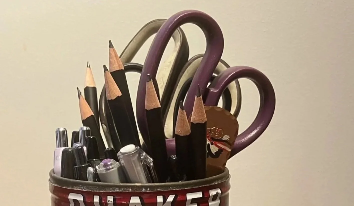 Pen jar with scissors