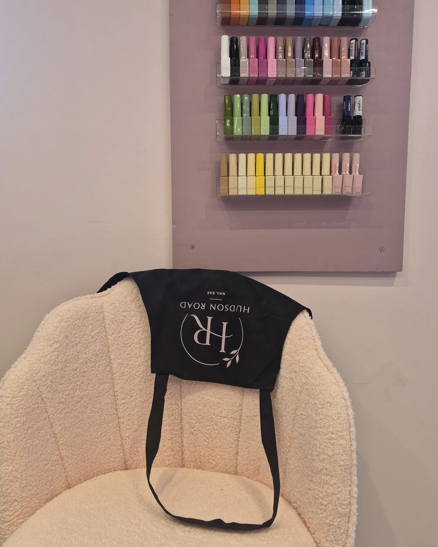 Warm, welcoming and always a bit of a laugh too.  When you step into Hudson Road Nail Bar, you leave the world outside.  A relaxing space where you can escape, sit back and just enjoy an hour for yourself. 

We are located just between Wardrobe Plus 