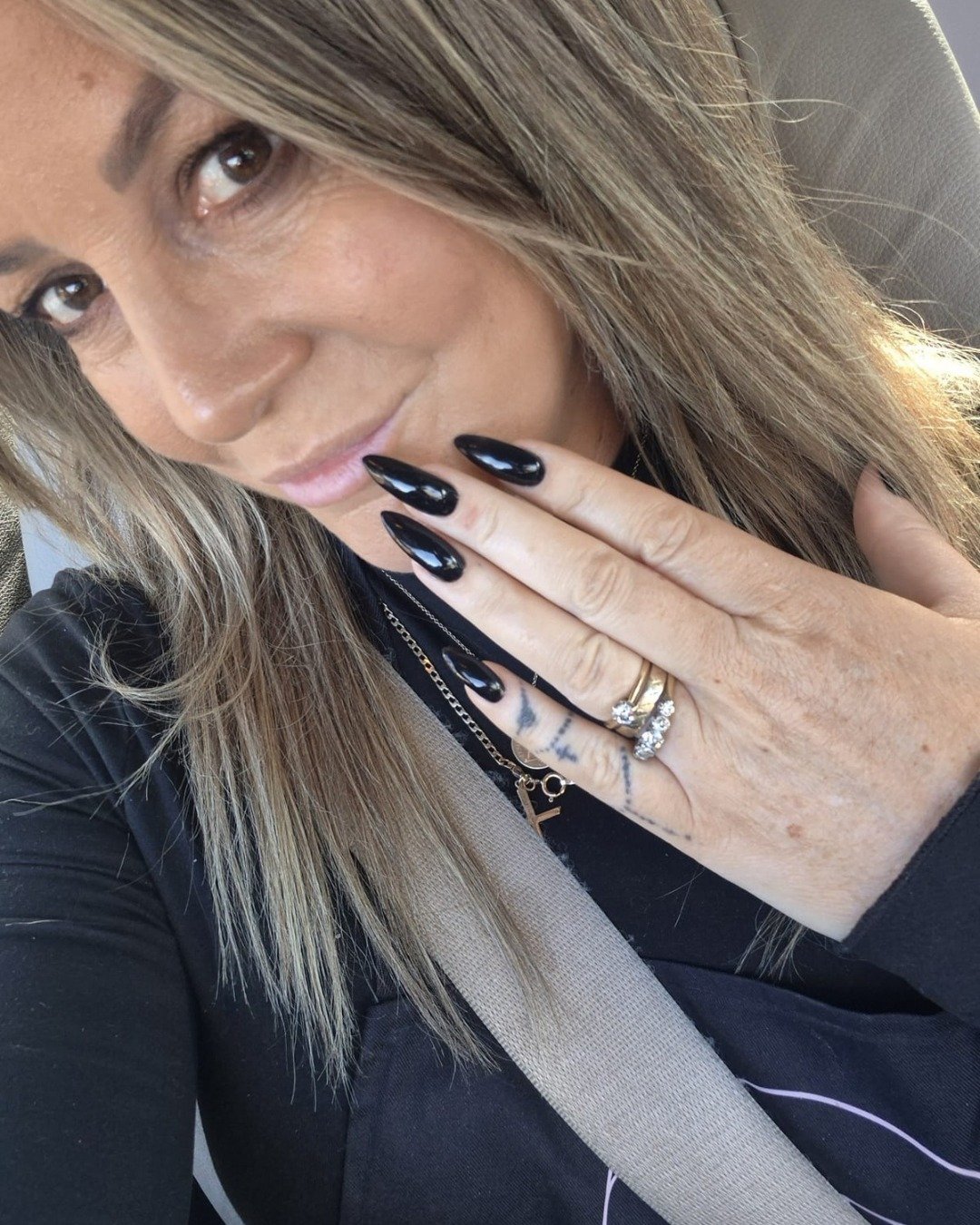 Don't forget to book your appointment with Julie!  Remember if you book your November appointment before the 31st of October, you get a free nail art upgrade! 
Looking cute, Julie ❤

We are now open on Saturdays too. 
@hudsonroad_nailbar