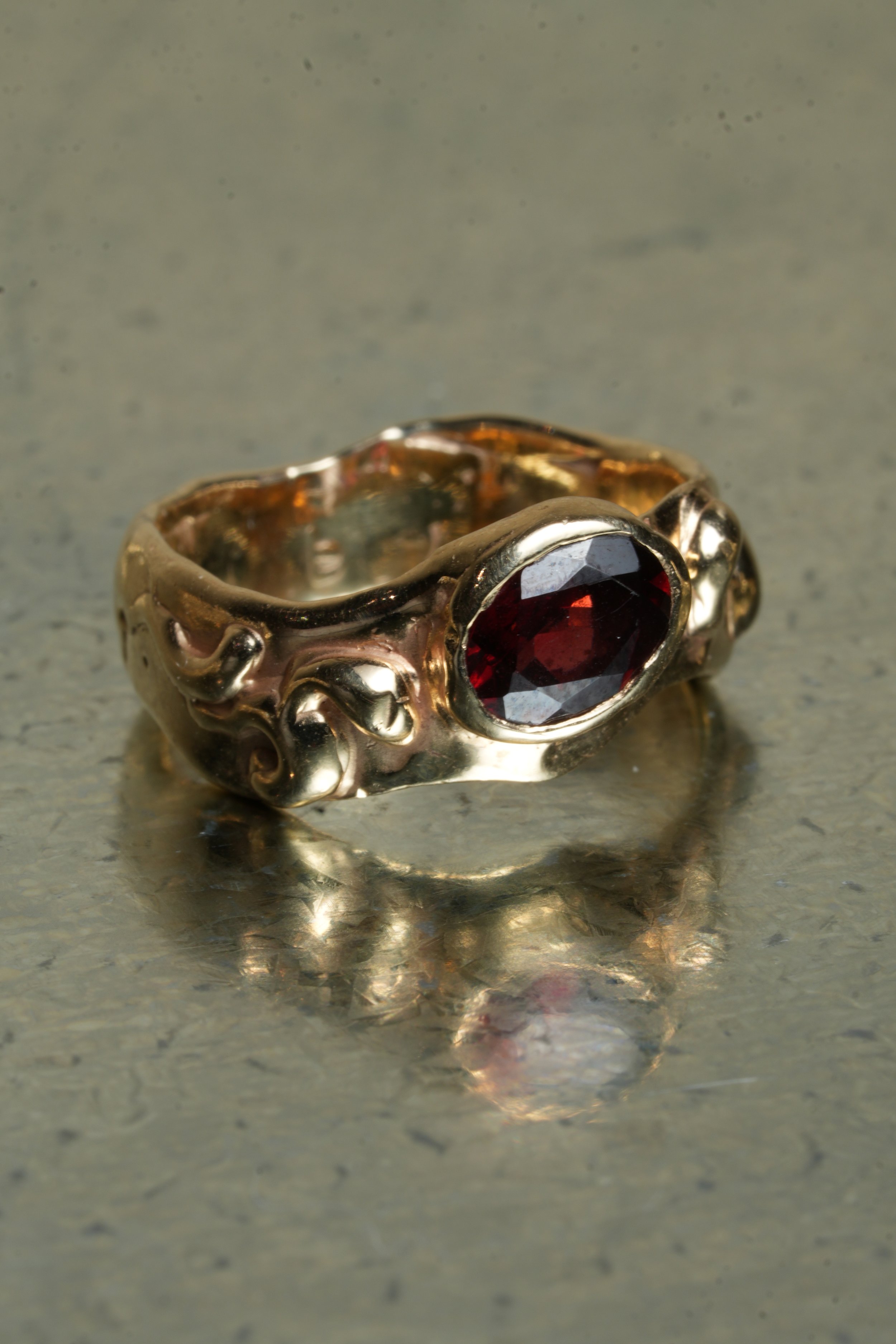 Thalassa Ring - 9k Yellow Gold & Garnet