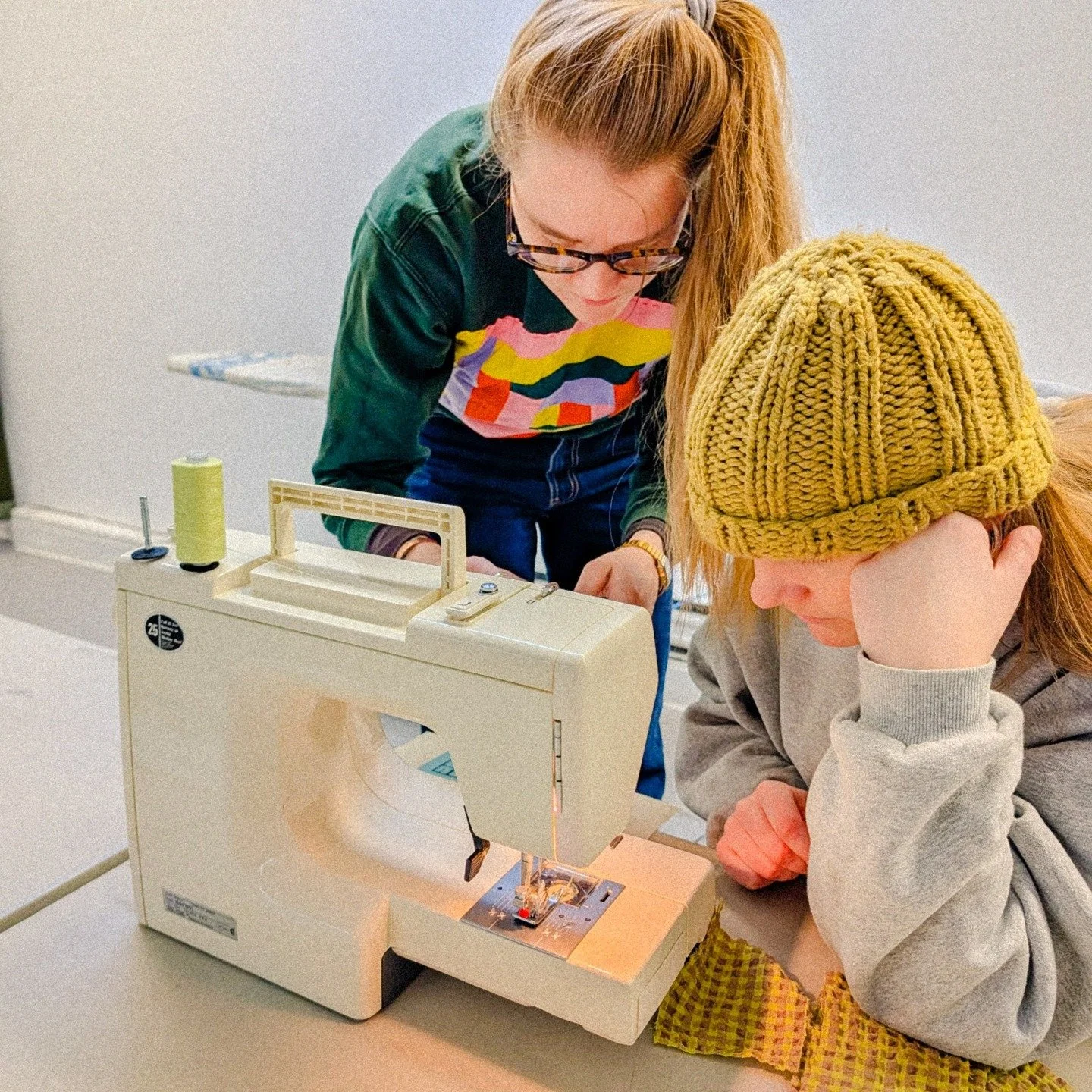How do you thread that darned needle?? We are here to help! 

Our current pant class students are whizzing through class and will be finishing their pants this week!