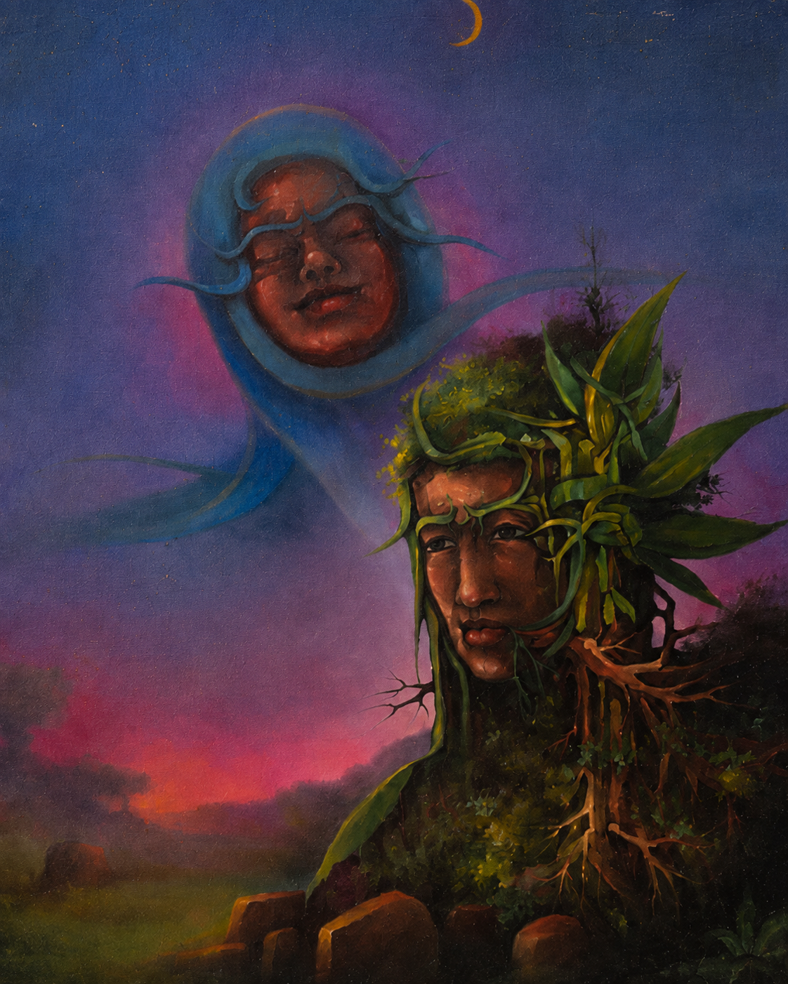 Una pintura de fantasía que representa dos rostros humanos fusionados con elementos de la naturaleza. La cara superior, con expresión serena, está rodeada por una especie de halo azul y se observa en un cielo nocturno con luna y estrellas. La otra cara, en la base, parece estar hecha de tierra y plantas, con cabello y rostro entrelazados con hojas y raíces, en un paisaje al atardecer o amanecer.
