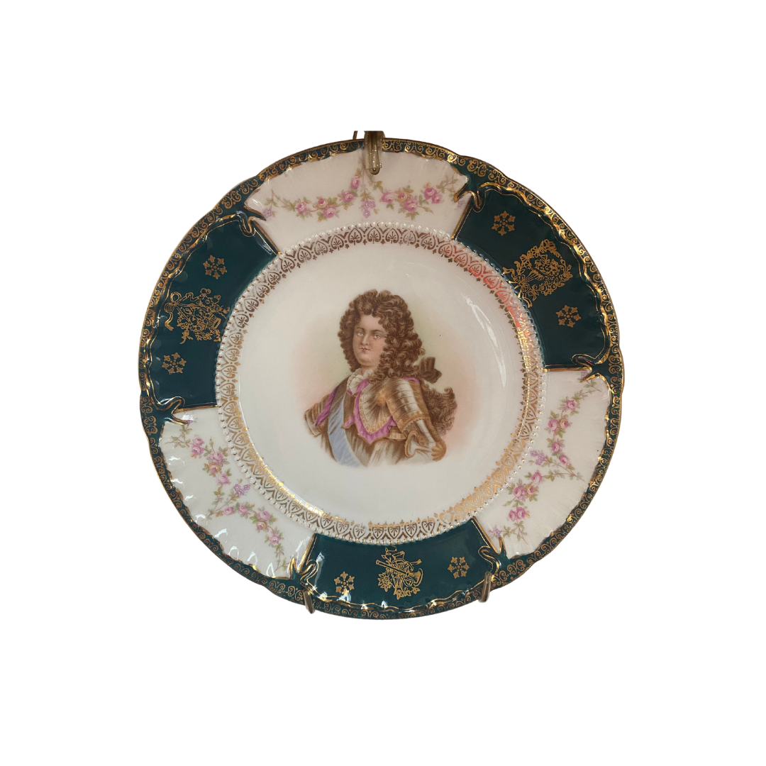 Plato Louis XVI con filo de oro. 20 cm. Precio: 750 mxn