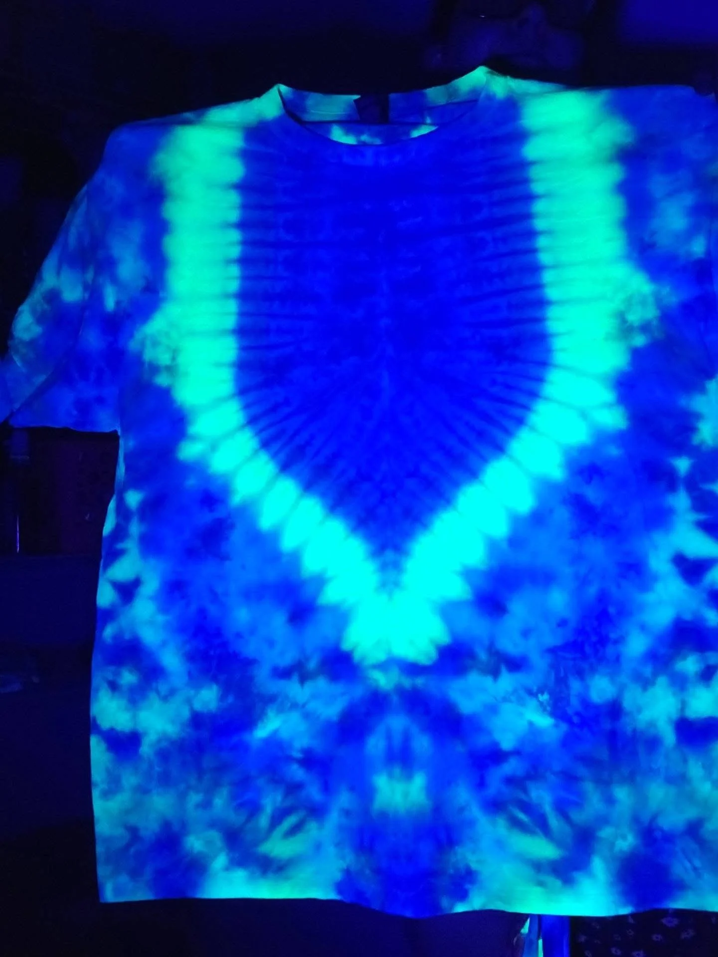Light display with blue, turquoise, and white colors creating a radial and cloud-like pattern.