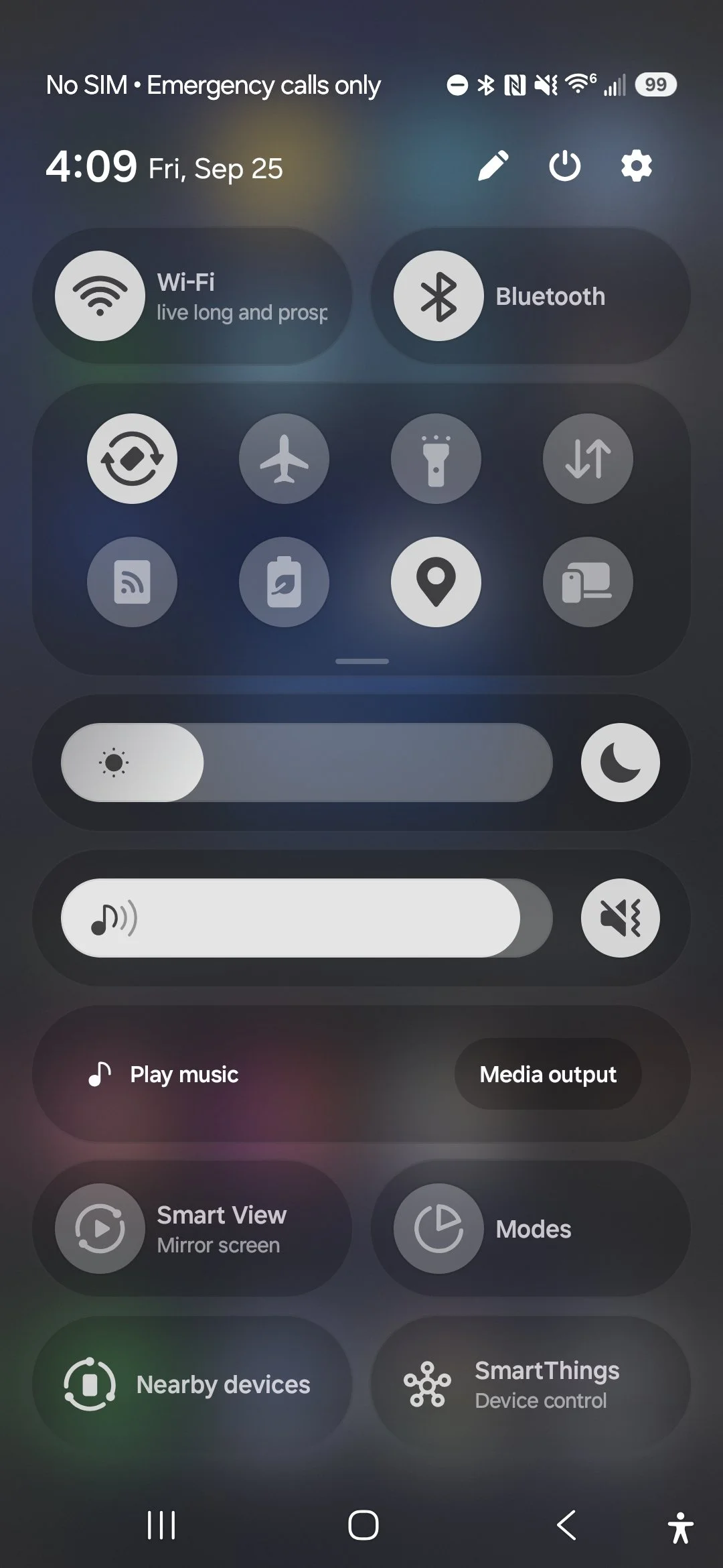 Screenshot of a smartphone control center showing Wi-Fi, Bluetooth, airplane mode, do not disturb, location, camera, brightness, music, nearby devices, Smart View, SmartThings, and media output options.