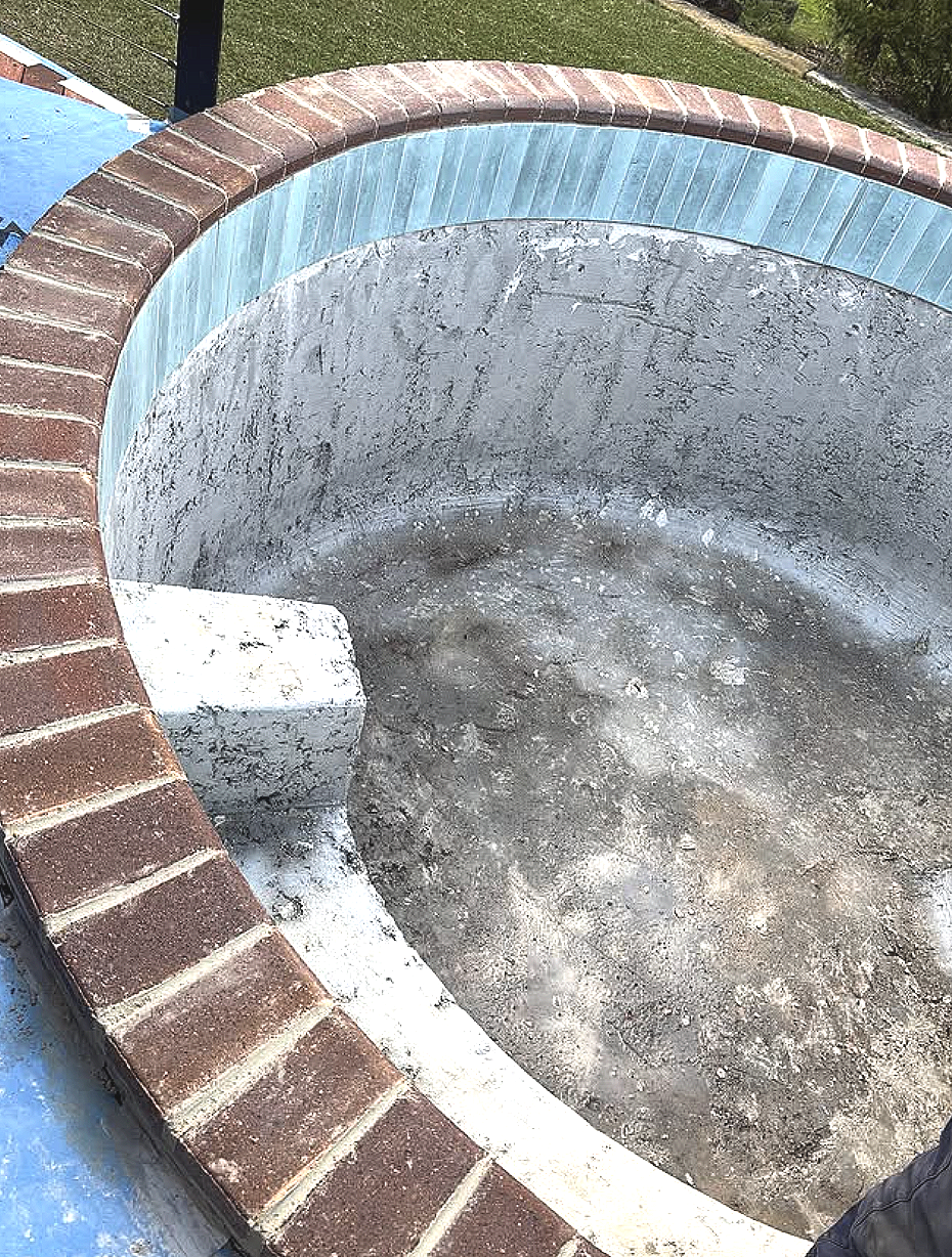 Curved pool edging
