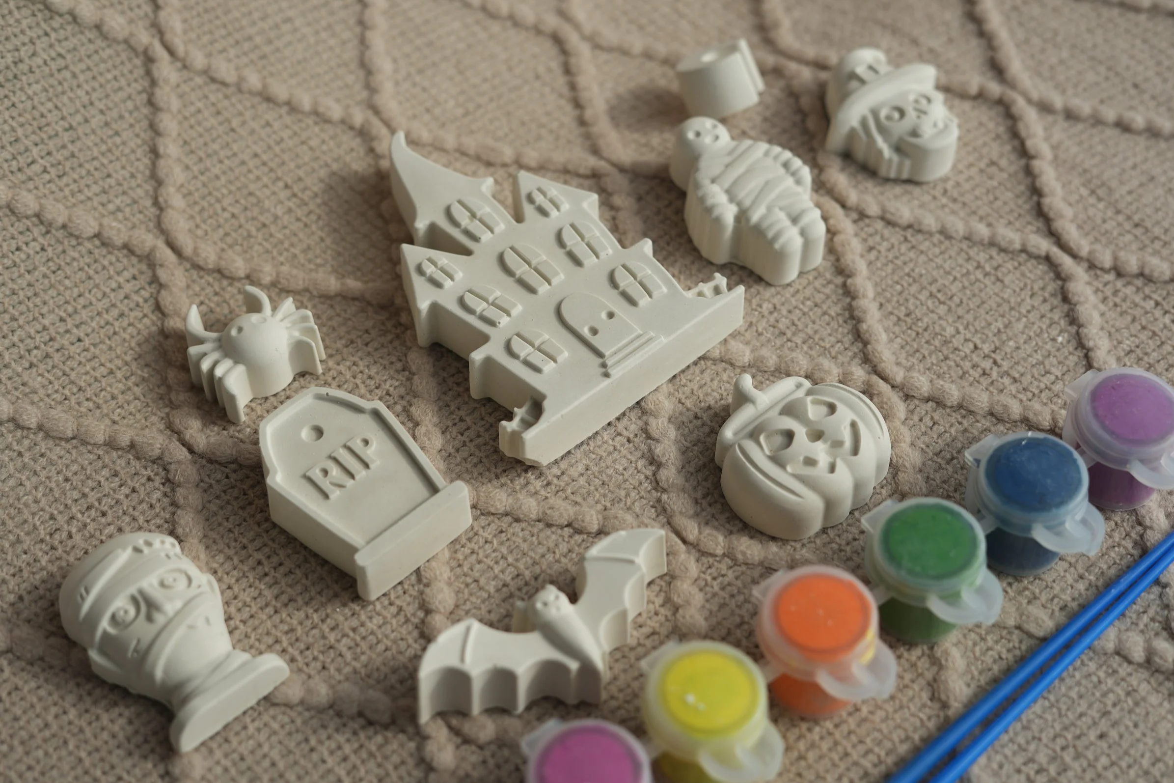 Paint & Spook: Halloween Haunted Mansion Kit 🎃👻