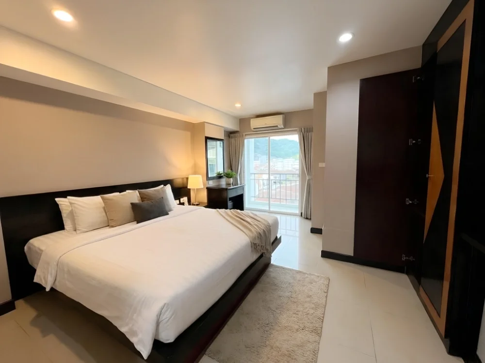 hotel near junkcylon at patong