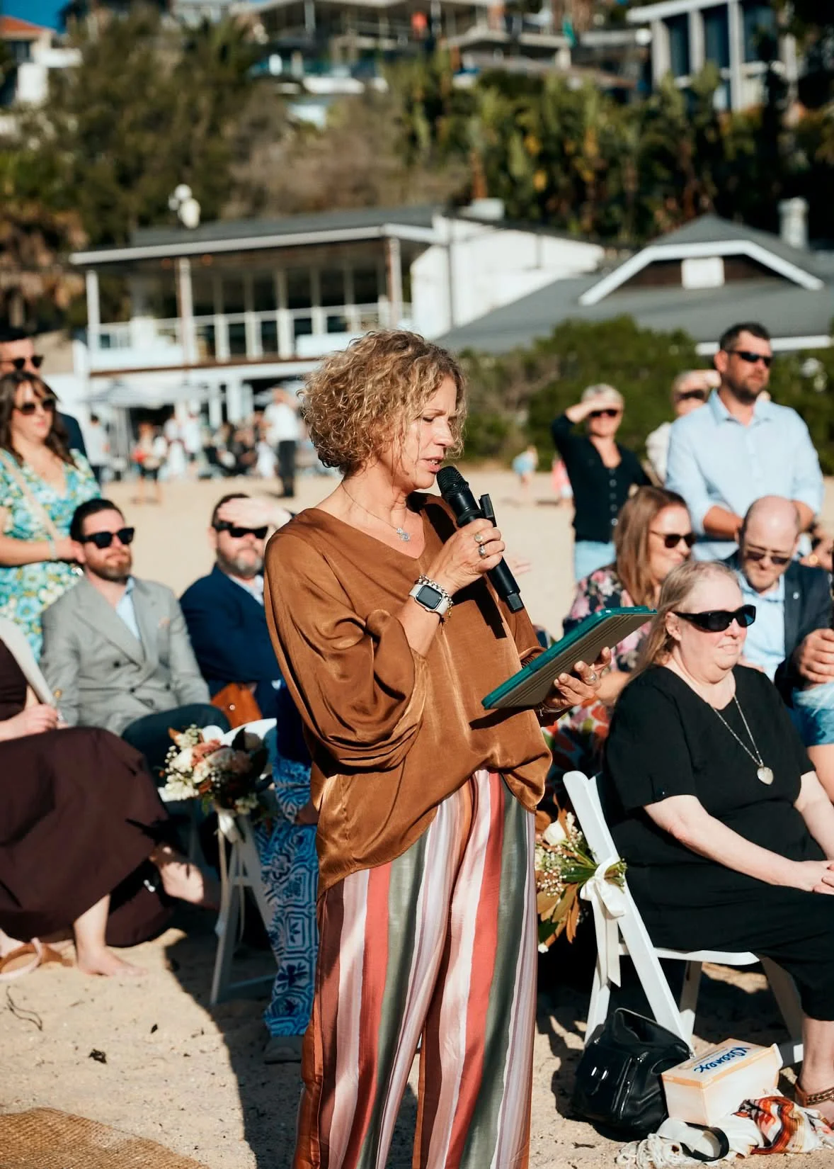 Marriage celebrant Kate Cohen conducting a casual, intimate wedding on Shelly beach, Manly