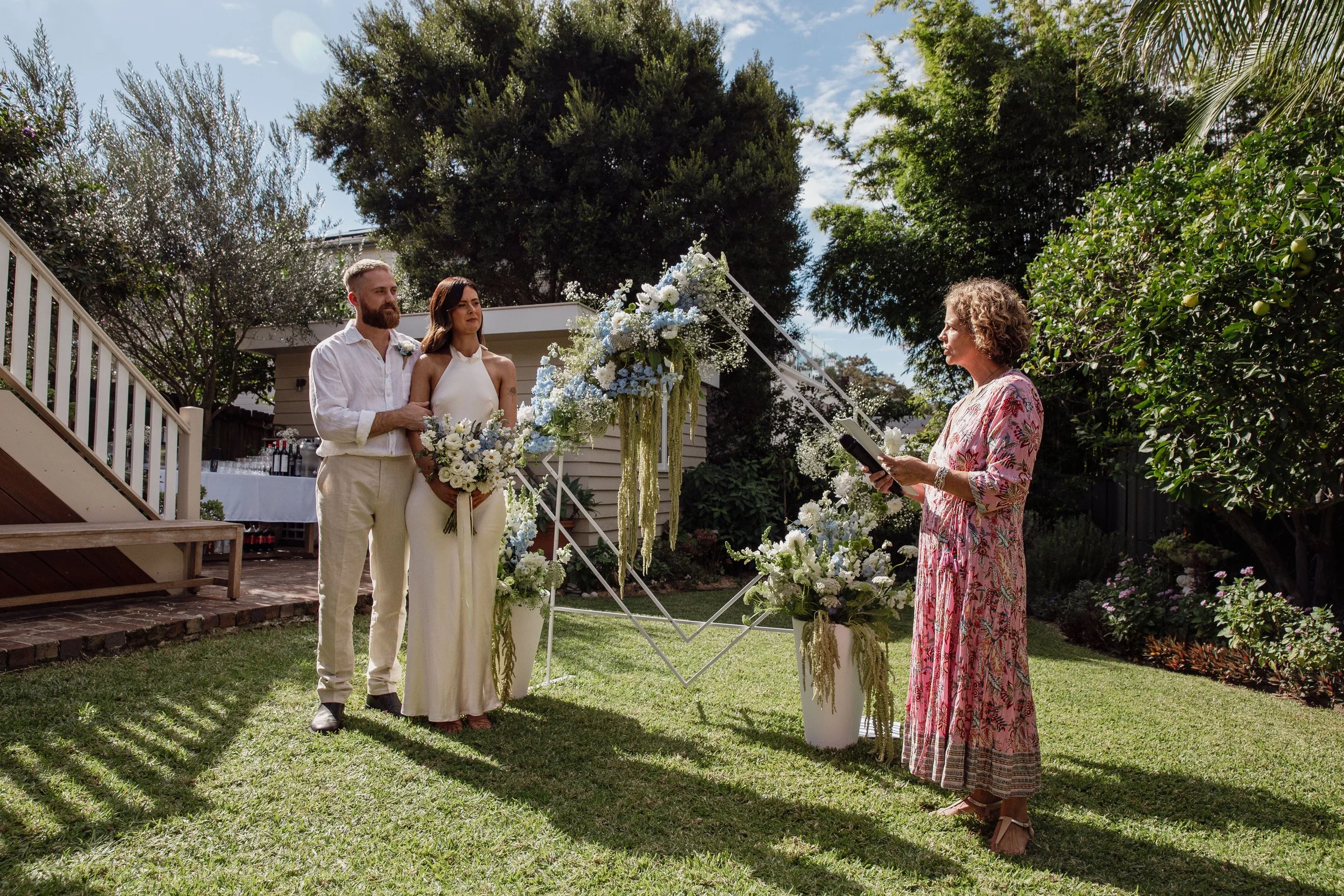 celebrant Kate Cohen conducting a casual, intimate wedding in a beautiful backyard in Sydney
