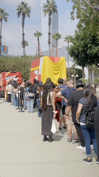 comic+con+establishing.gif