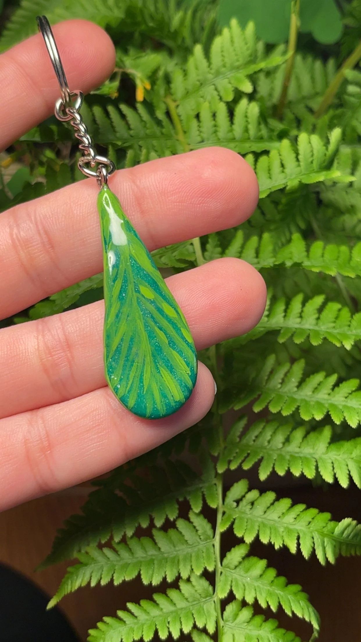 Leaf keychain