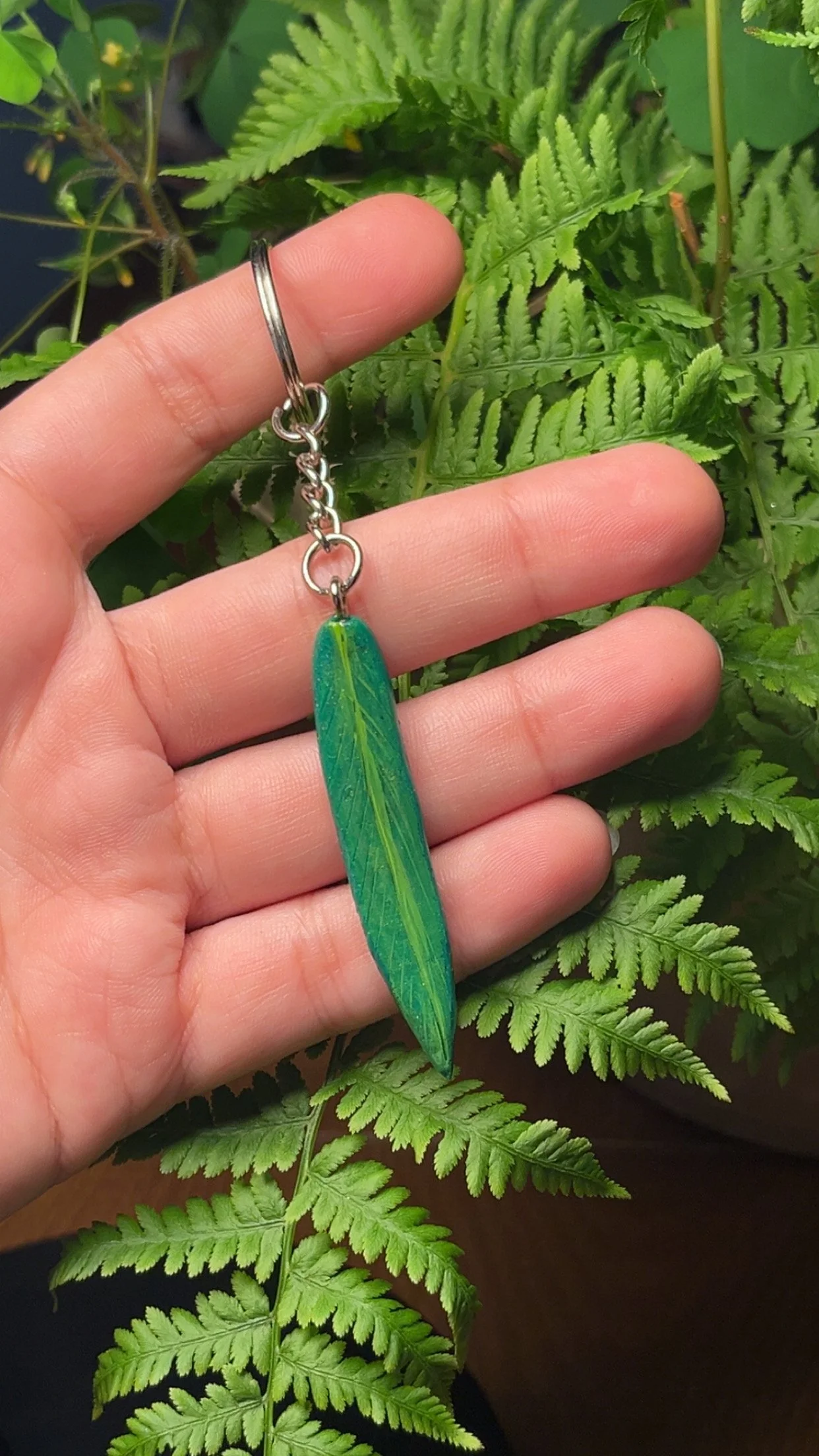 Long leaf keychain