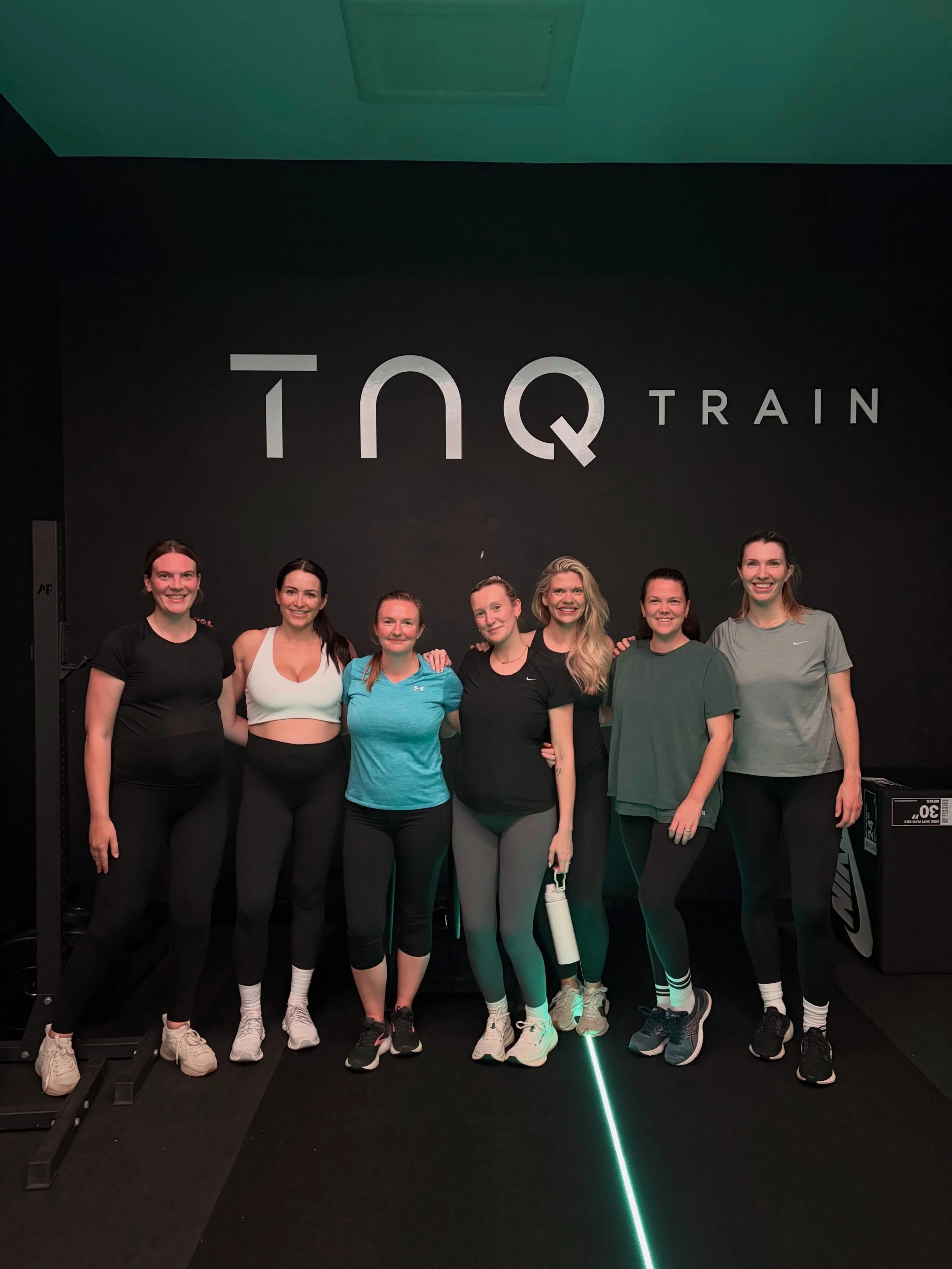 Bump Fit Monday 🧡And what a way to spend an evening. 

7 mamas-to-be in the room - a mix of first timers and second timers, the latter being absolutely delighted to have a legitimate reason to skip toddler bedtime. (Me included) 😂

They arrived tir