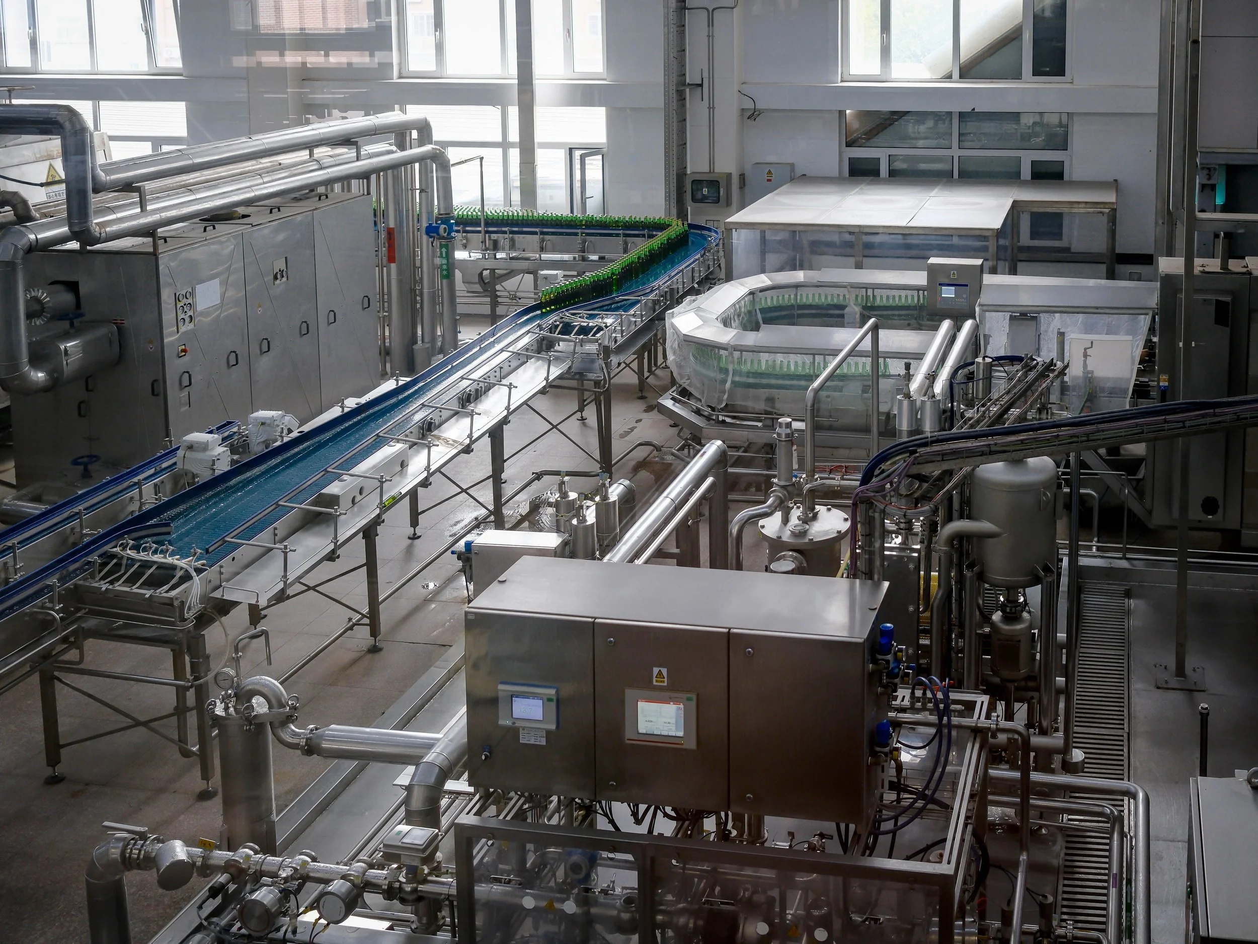 Un centre de production pharmaceutique utilisant des pompes centrifuges fiables, rapidement maintenables et stérilisables (SIP Sterilization-In-Place ou Stérilisation en place et CIP Clean-In-Place ou Nettoyage en place).