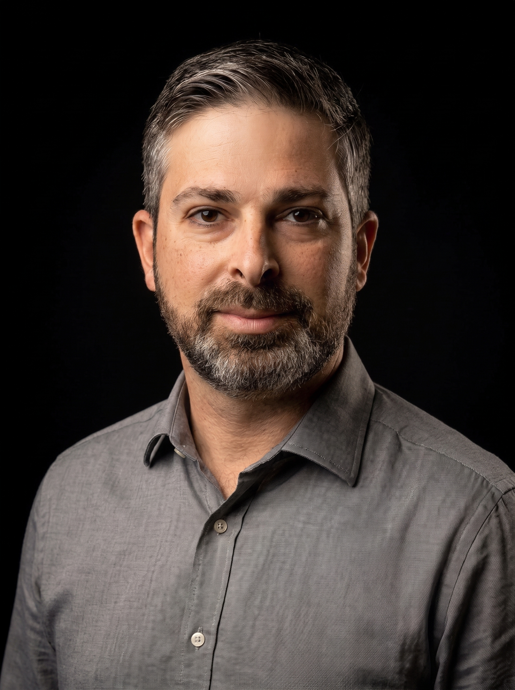 Portrait d'Ahmad Esmaeel, co-fondateur de RI-DIRECT