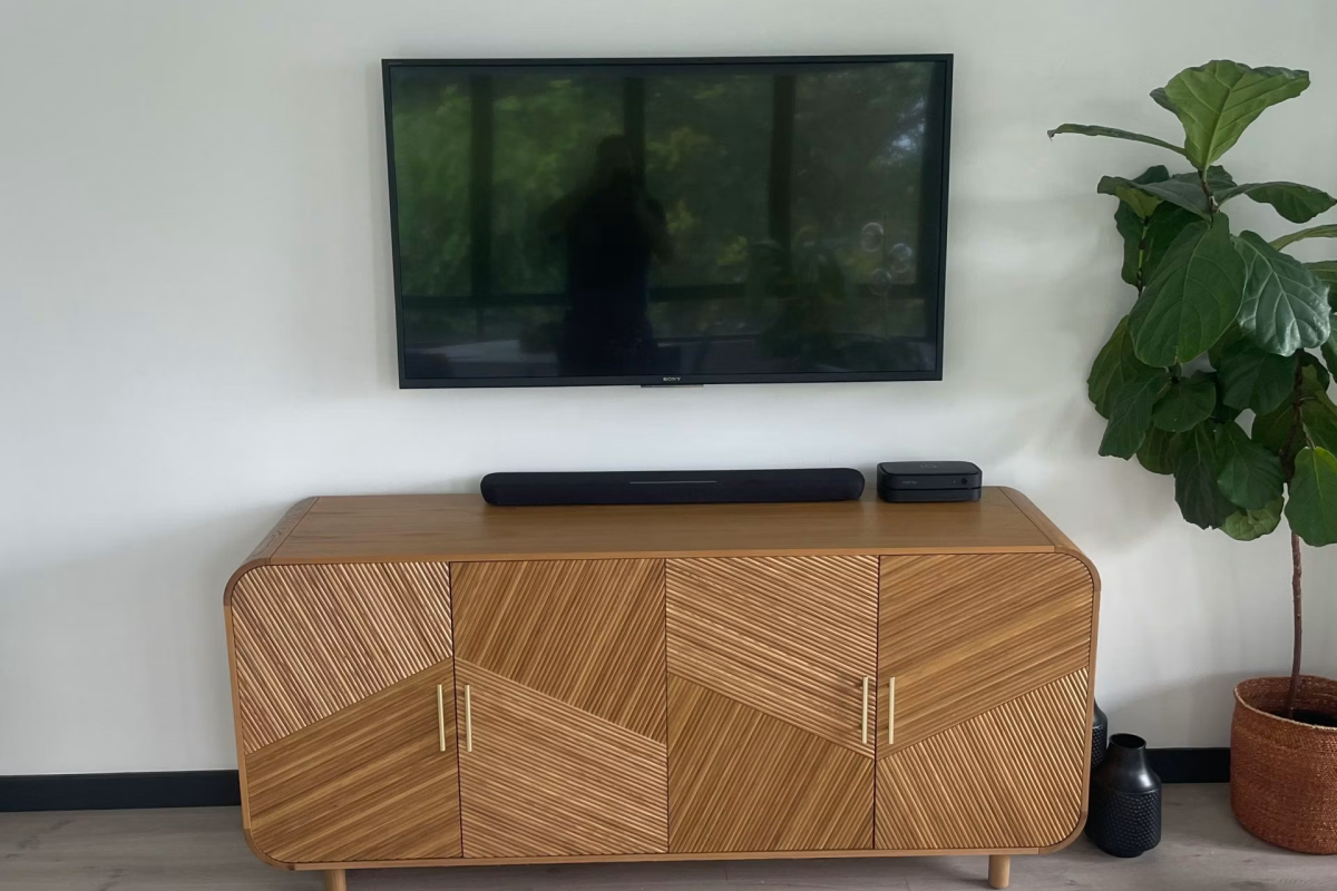 How Does Professional Cable Management Improve a Wall-Mounted TV Setup?