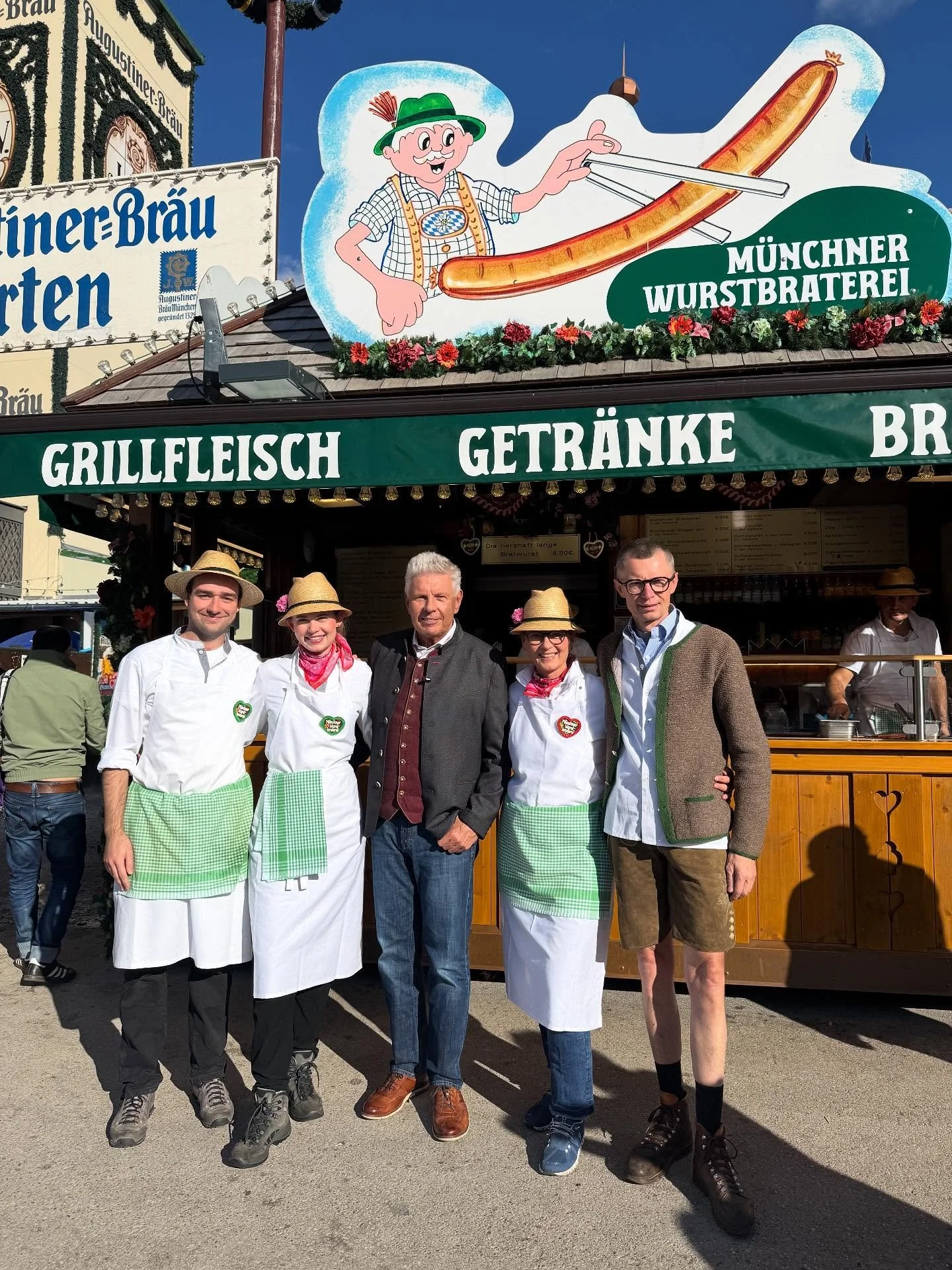 Hoher Besuch bei uns in der M&uuml;nchner Wurstbraterei! 😍💫

Gestern war unser Oberb&uuml;rgermeister @dieter_reiter_089 bei uns am Stand zu Besuch, um h&ouml;chstpers&ouml;nlich unsere pr&auml;mierten Schweinsw&uuml;rstl der @metzgereigassner zu v
