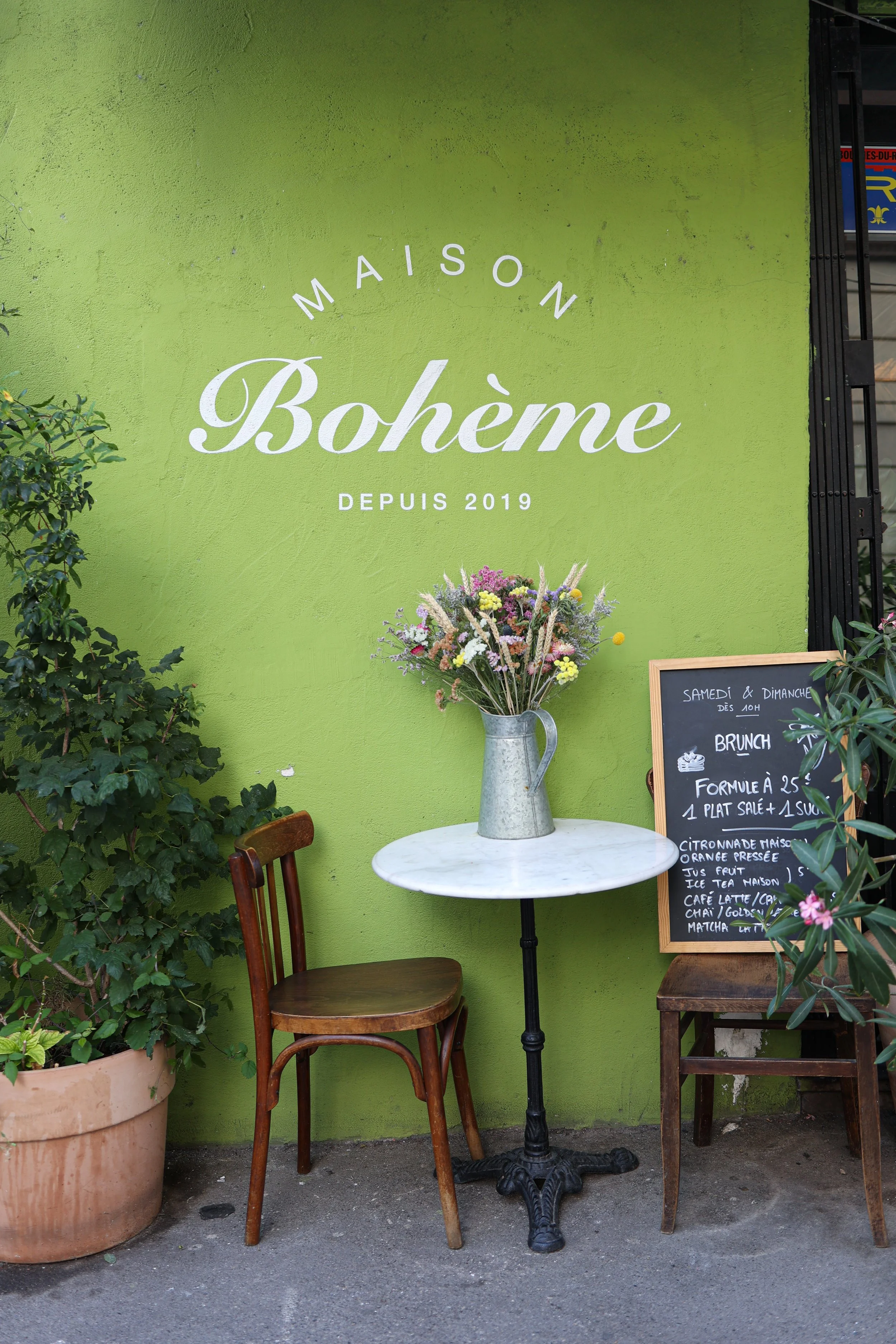 Food photography for Maison Bohème in Marseille photographing brunch, granola and avocado toast