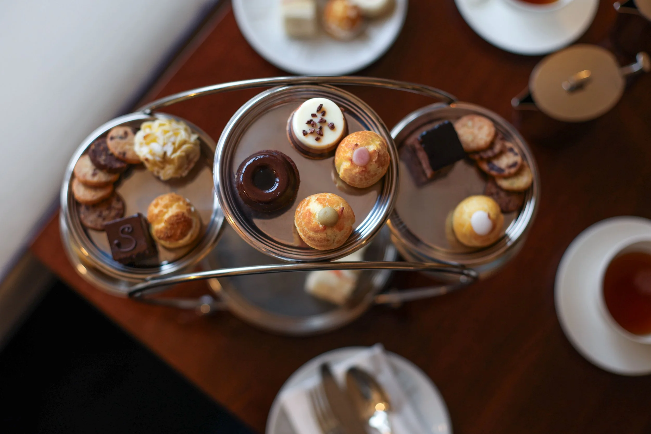 Hospitality photographer at Lungarno Luxury Hotel in Florence, photographing the English tea time, tea and cakes