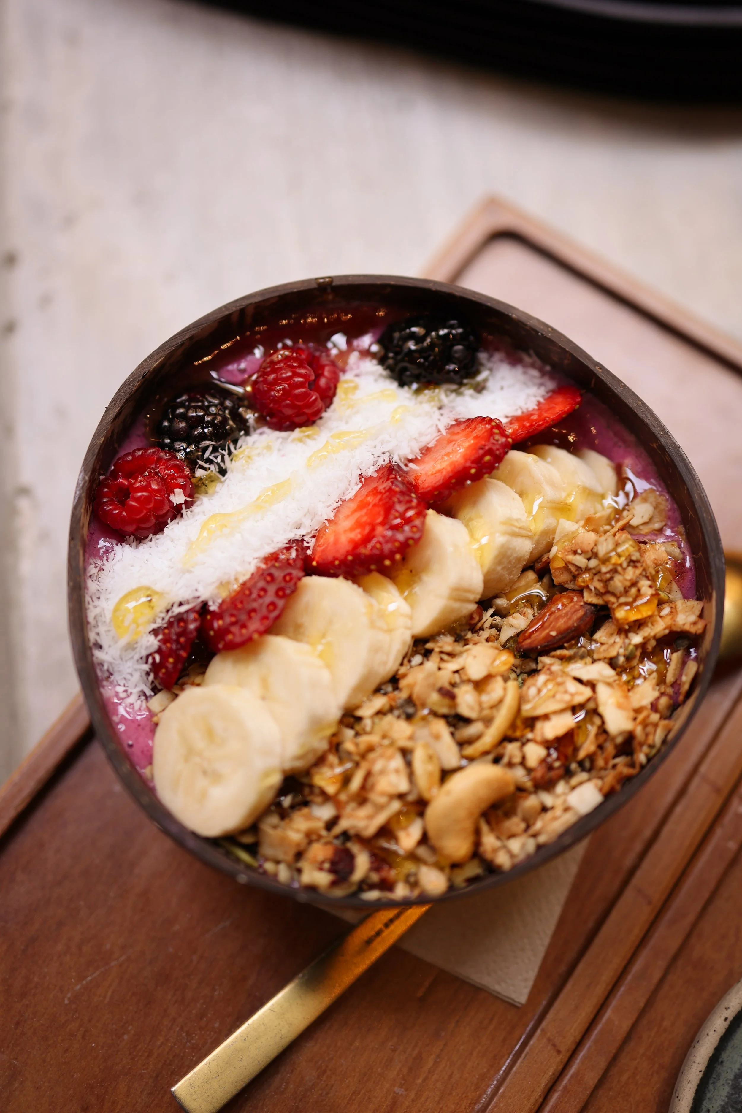 Food photography for Zero Healthy Bar, Napoli, photographing granola bowl, matcha latte, and specialty coffee