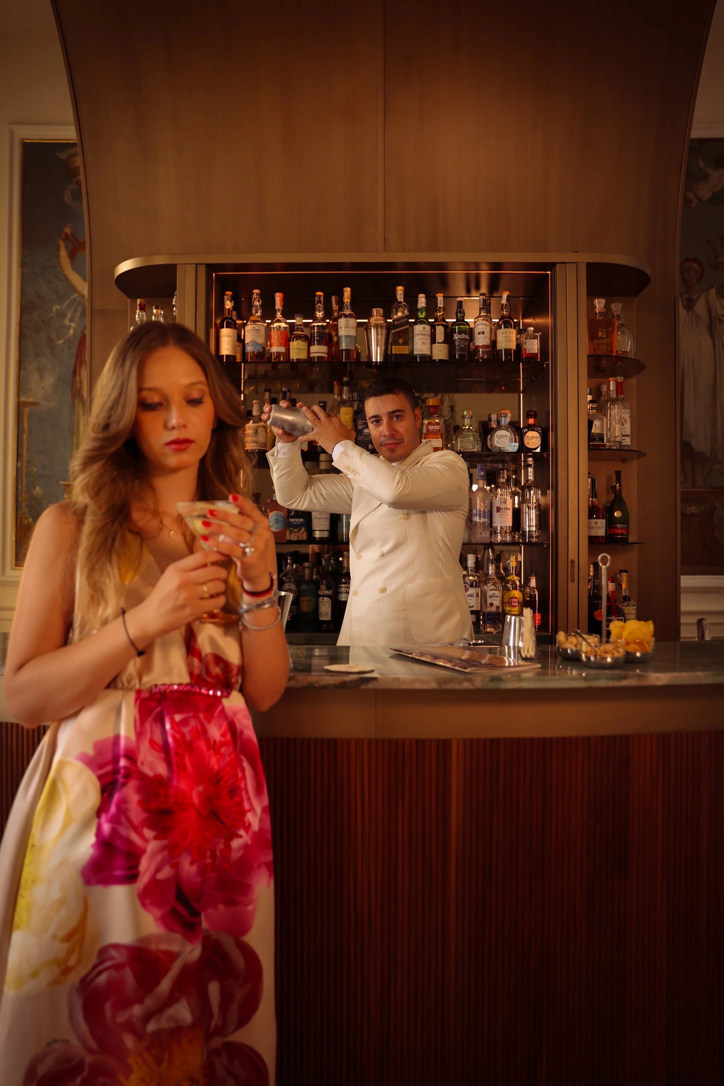 hospitality photographer, styling and shooting cocktails for luxury hotels