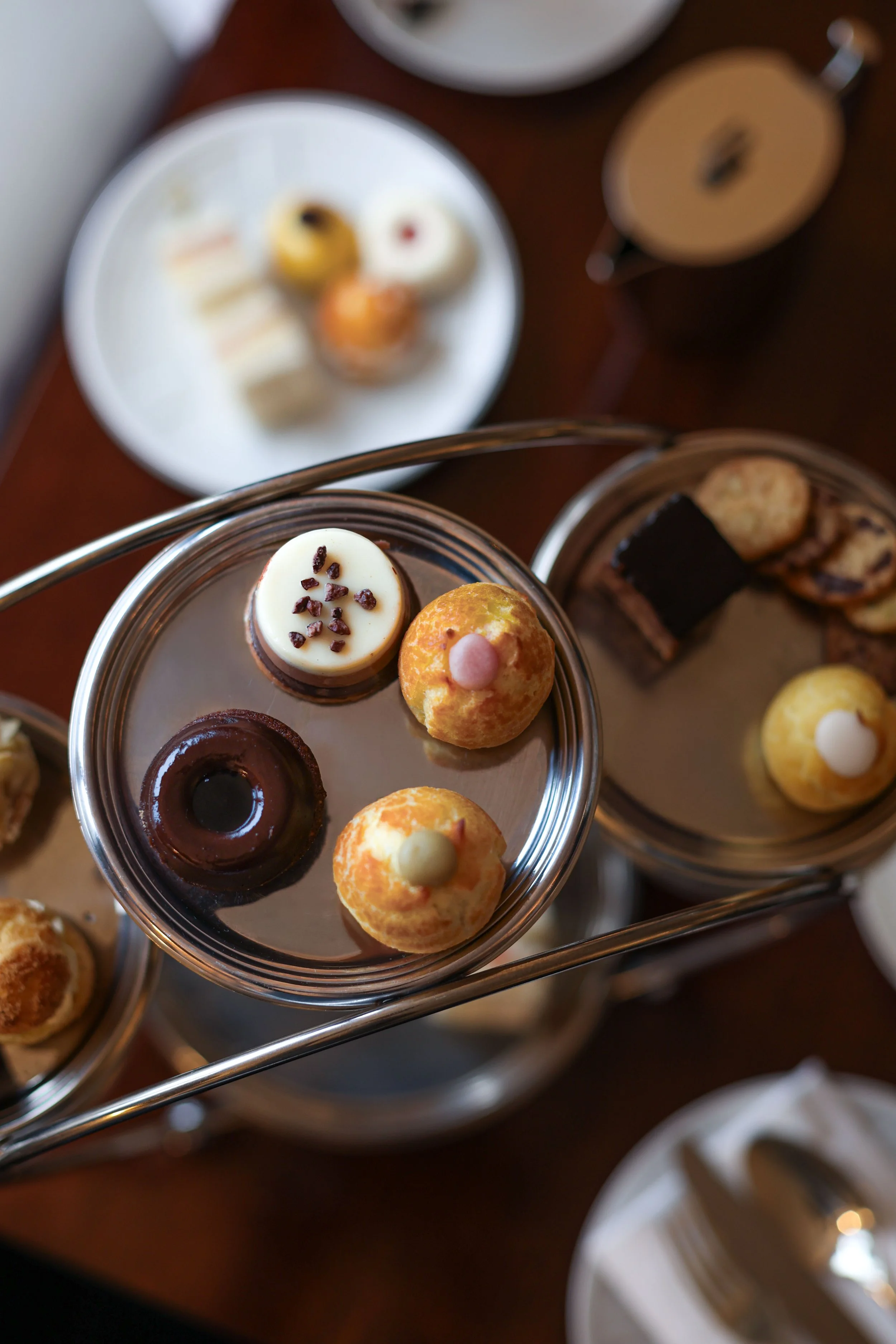 Hospitality photographer at Lungarno Luxury Hotel in Florence, photographing the English tea time, tea and cakes