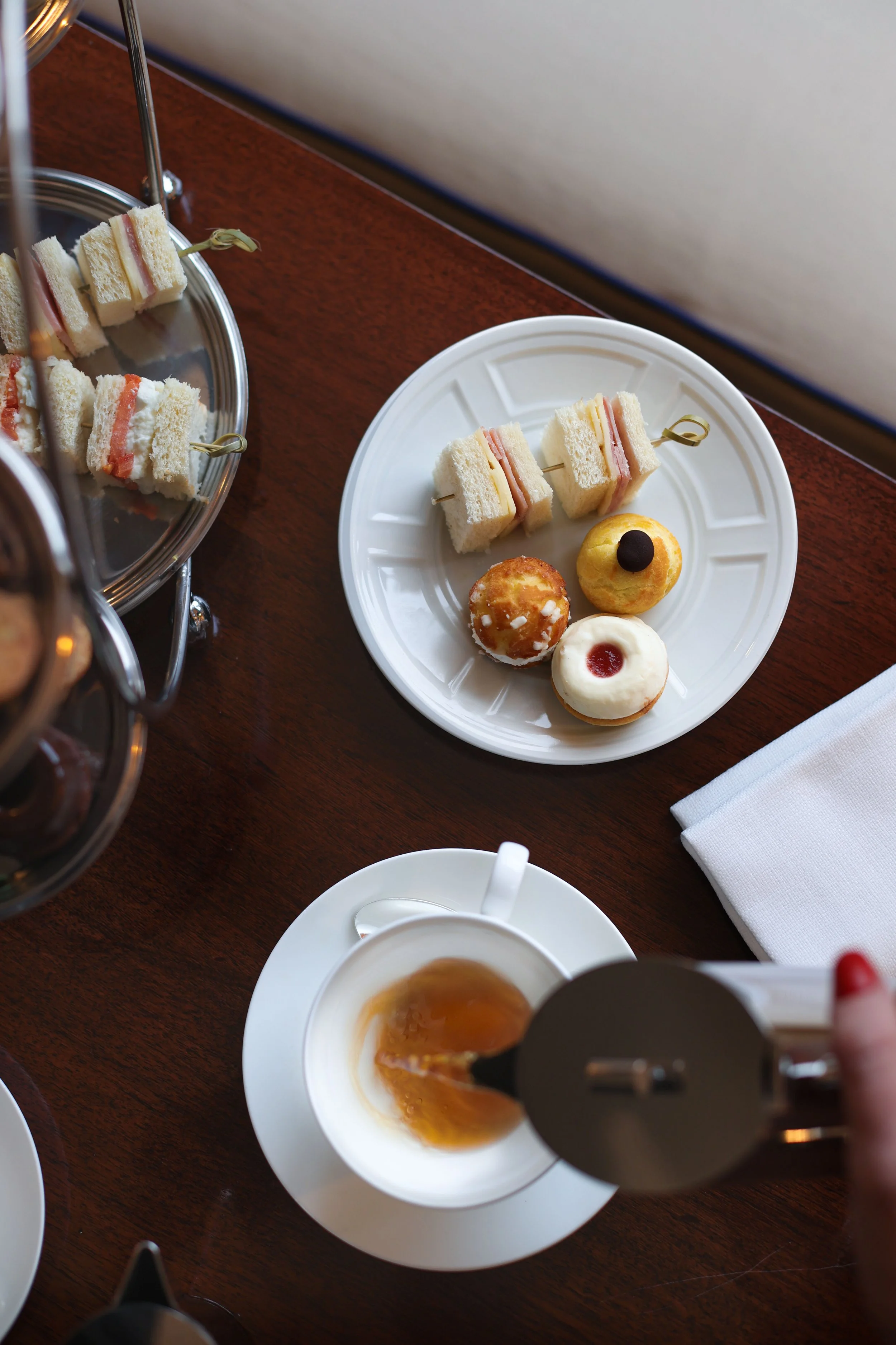 Hospitality photographer at Lungarno Luxury Hotel in Florence, photographing the English tea time, tea and cakes