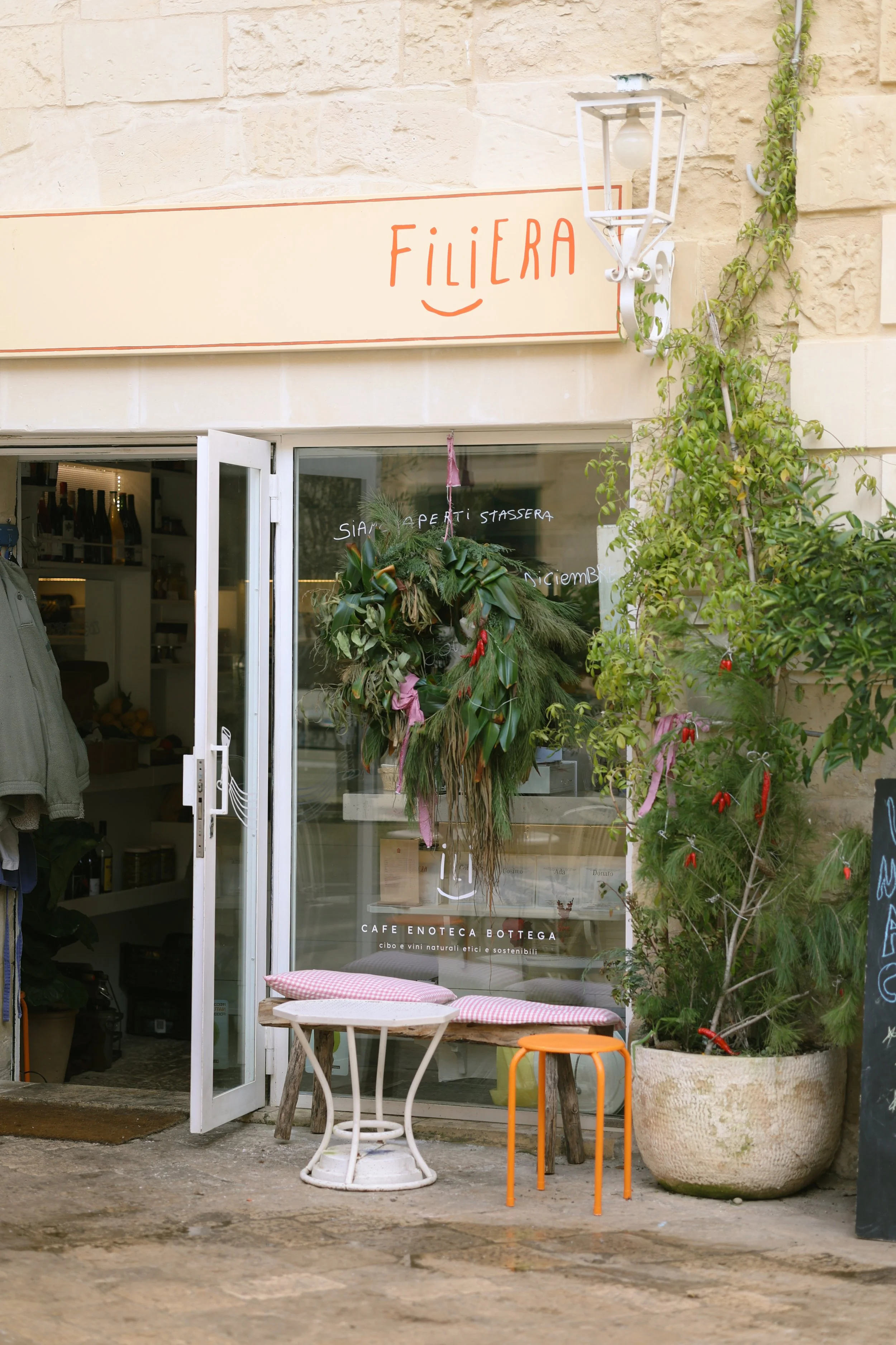 Food photography for Filiera coffee shop in Lecce, photographing granola bowl, croissant, matcha latte, and specialty coffee