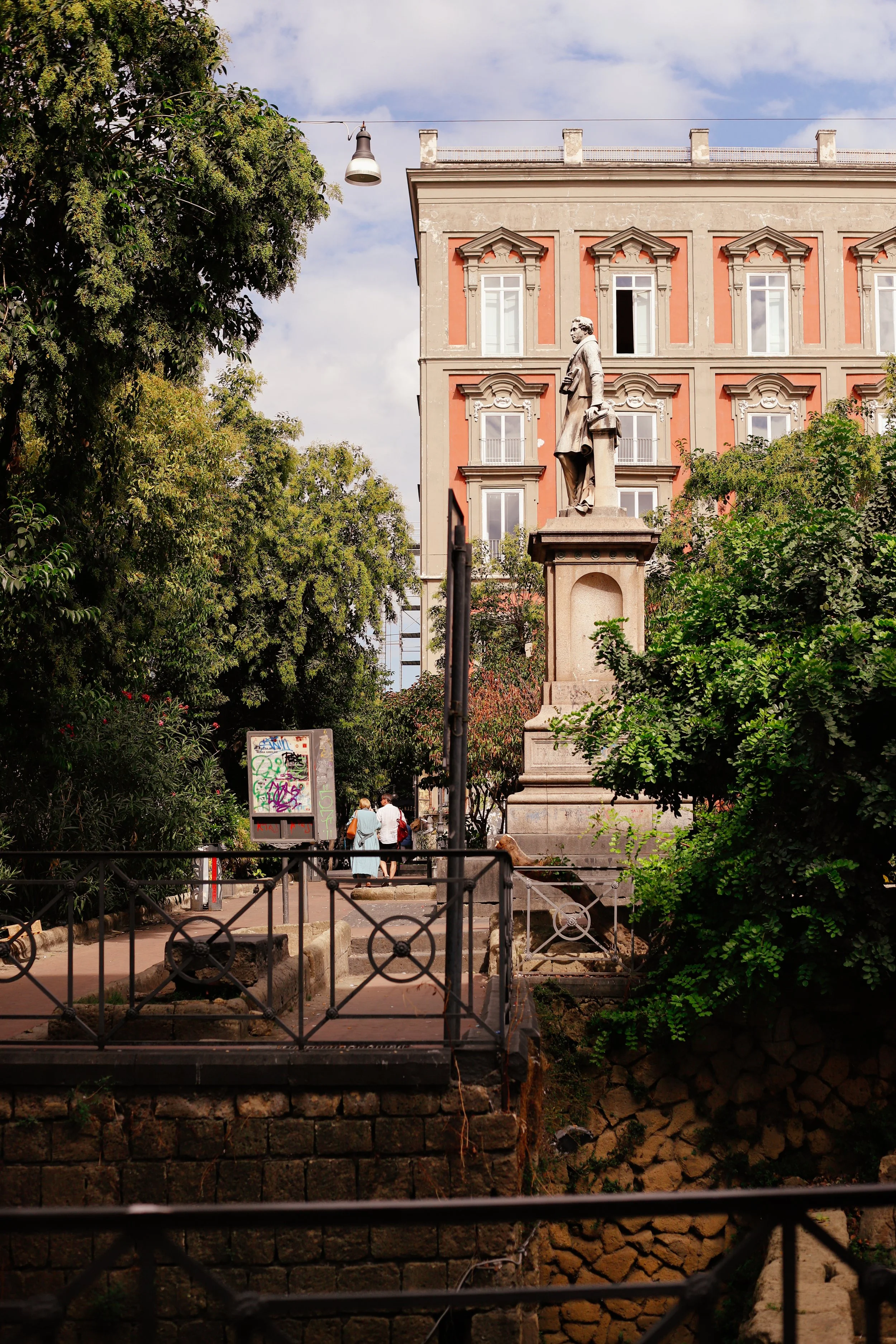 Travel protographer Piazza Bellini, Napoli