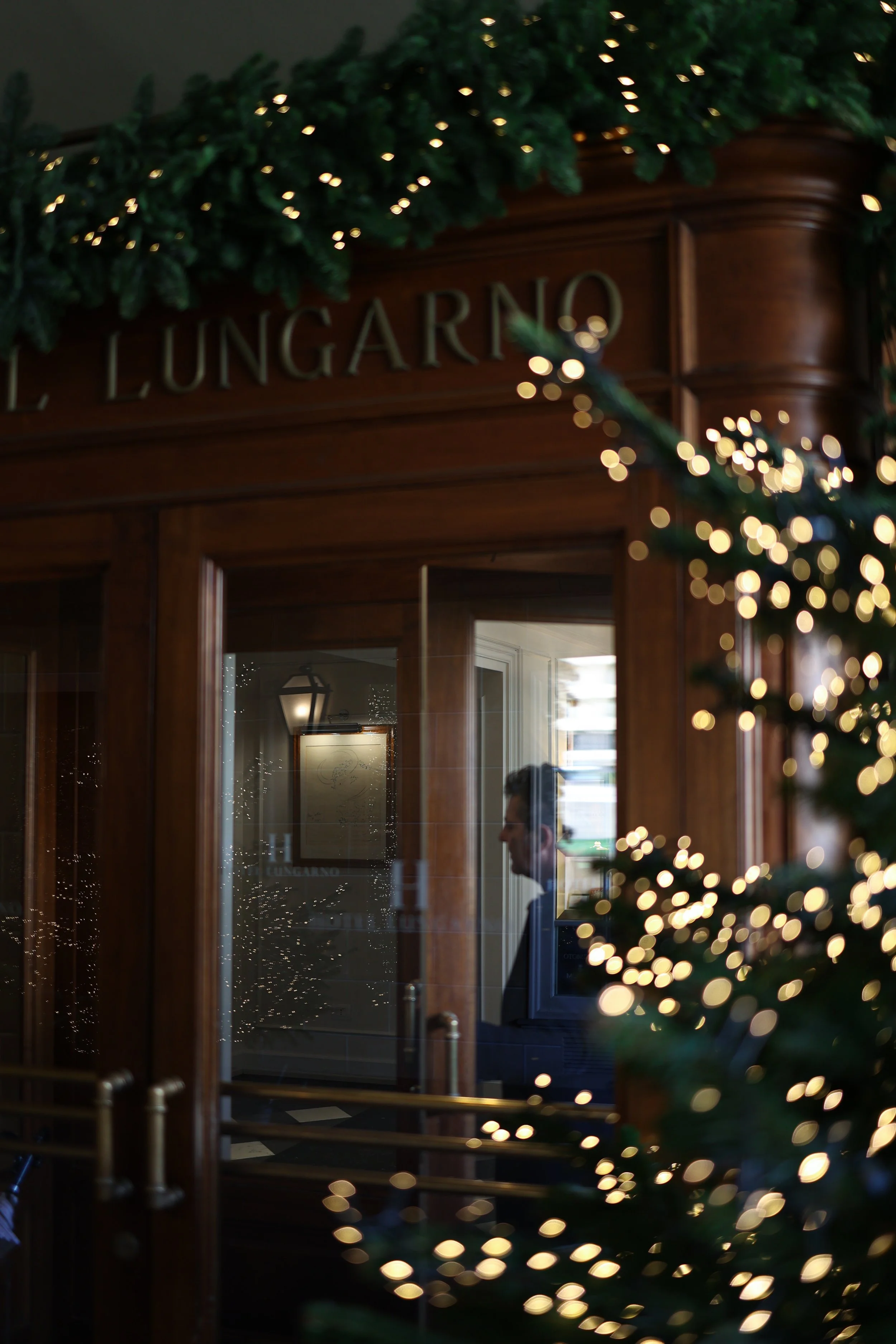 Hospitality photographer at Lungarno Luxury Hotel in Florence, photographing the English tea time, tea and cakes