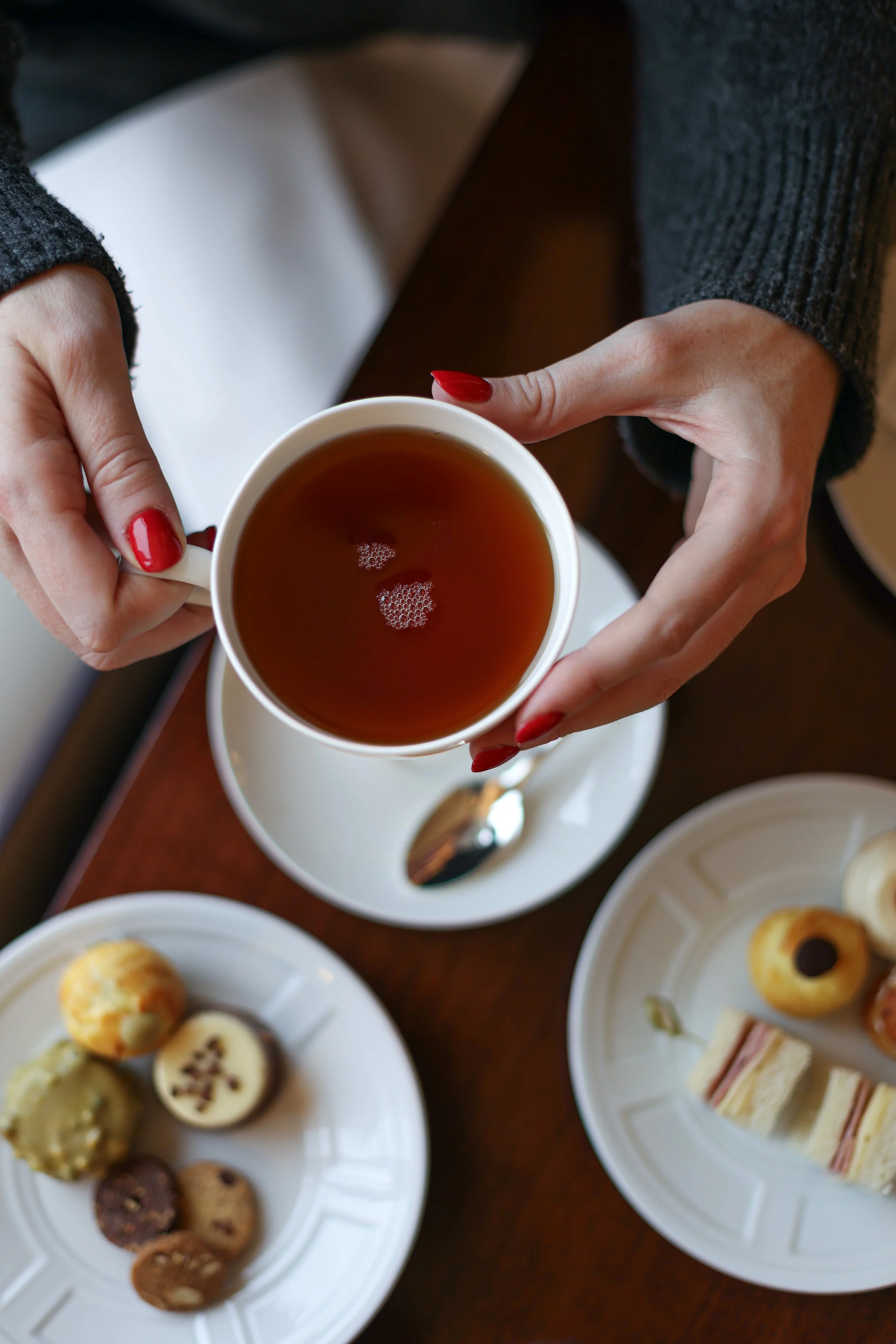 Hospitality photographer at Lungarno Luxury Hotel in Florence, photographing the English tea time, tea and cakes