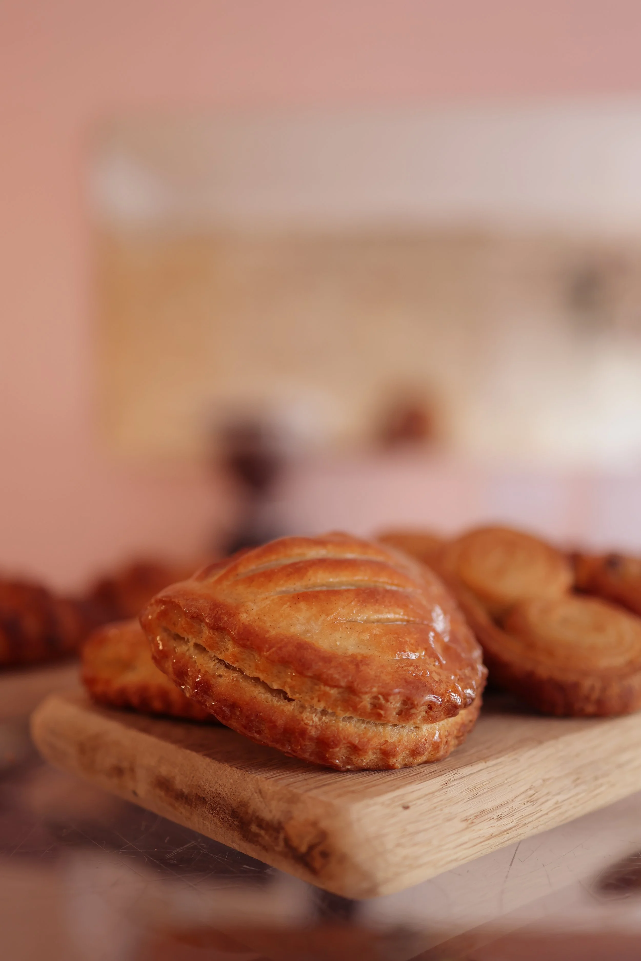 Food photography for Le Pont Traversé gluten free bakery, gluten free bread, gluten free cakes in Paris 