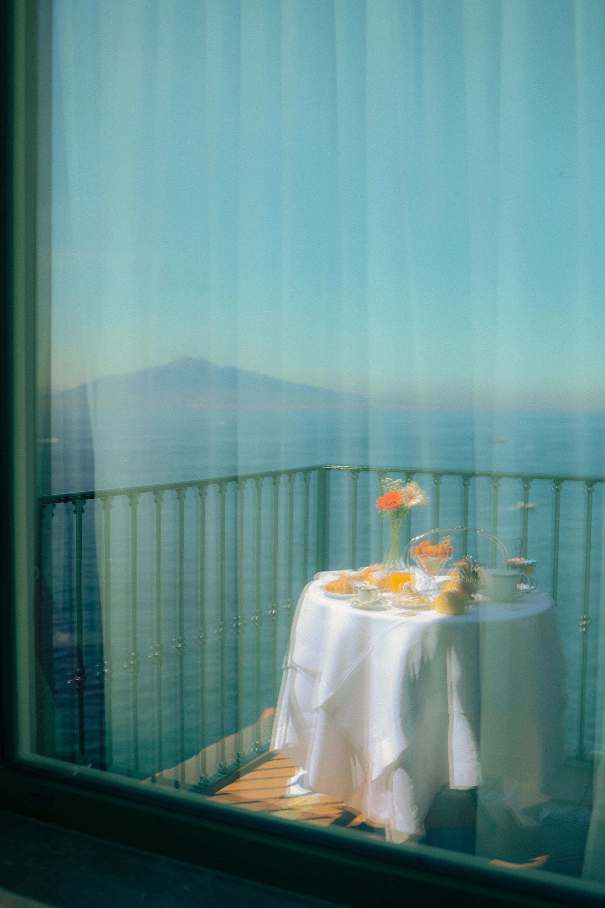 Hospitality photographer for Hotel Tramontano in Sorrento, photographing the Room Service along with breakfast, croissant, cakes and coffee 