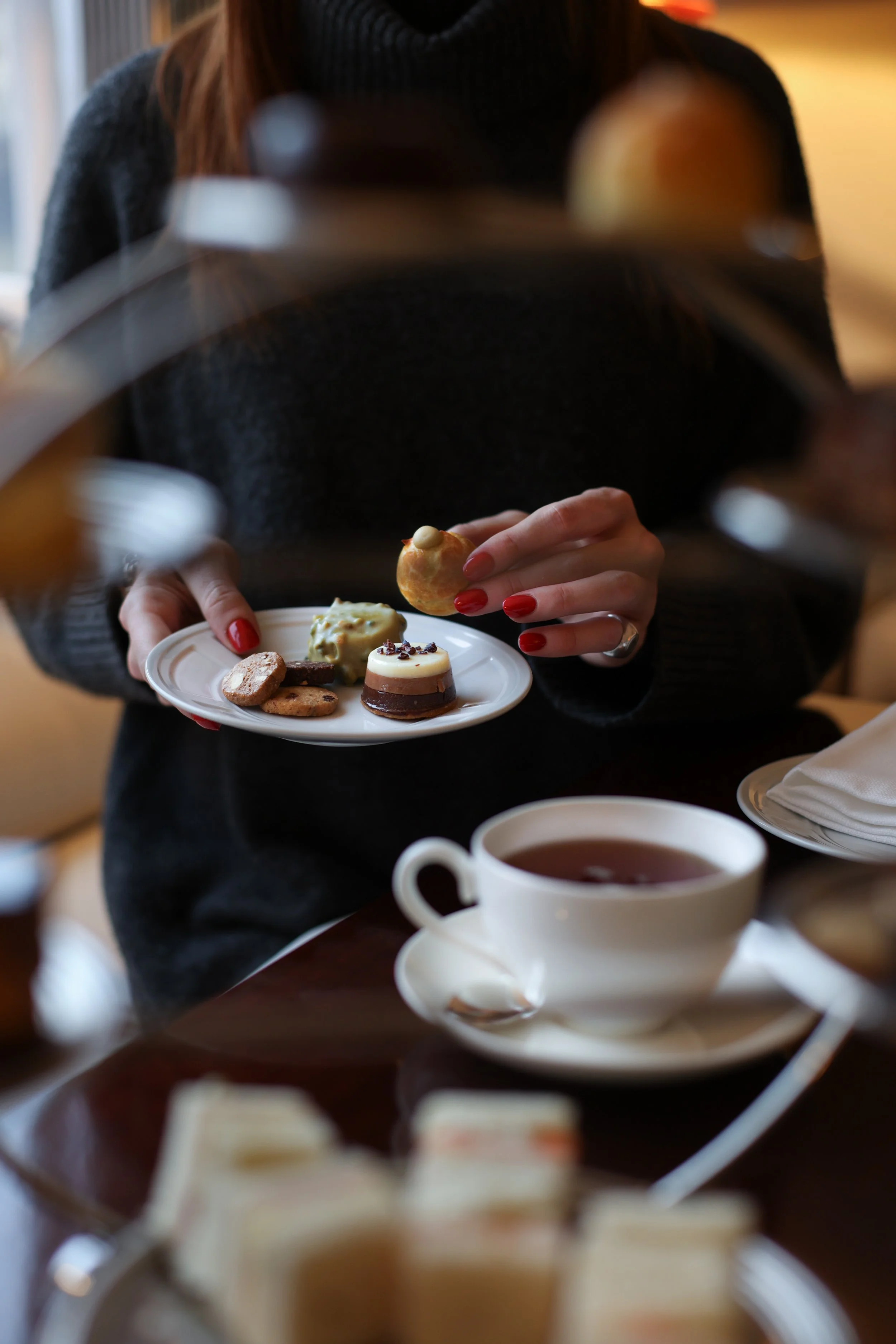 Hospitality photographer at Lungarno Luxury Hotel in Florence, photographing the English tea time, tea and cakes