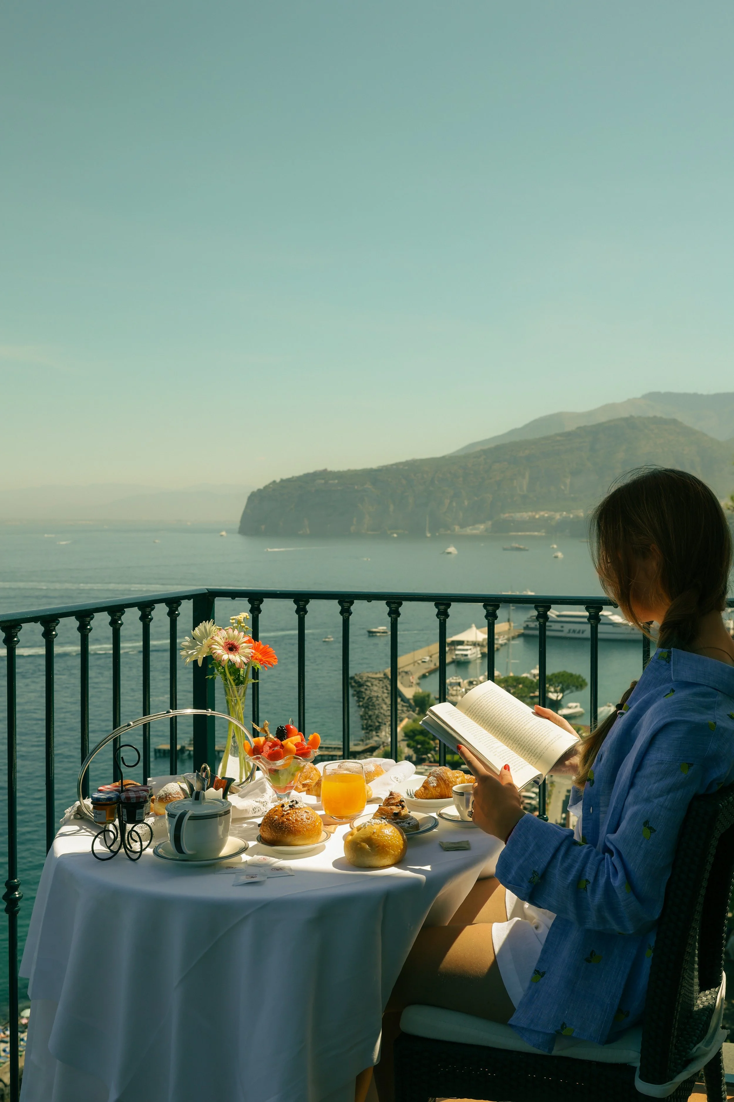 Hospitality photographer for Hotel Tramontano in Sorrento, photographing the Room Service along with breakfast, croissant, cakes and coffee 