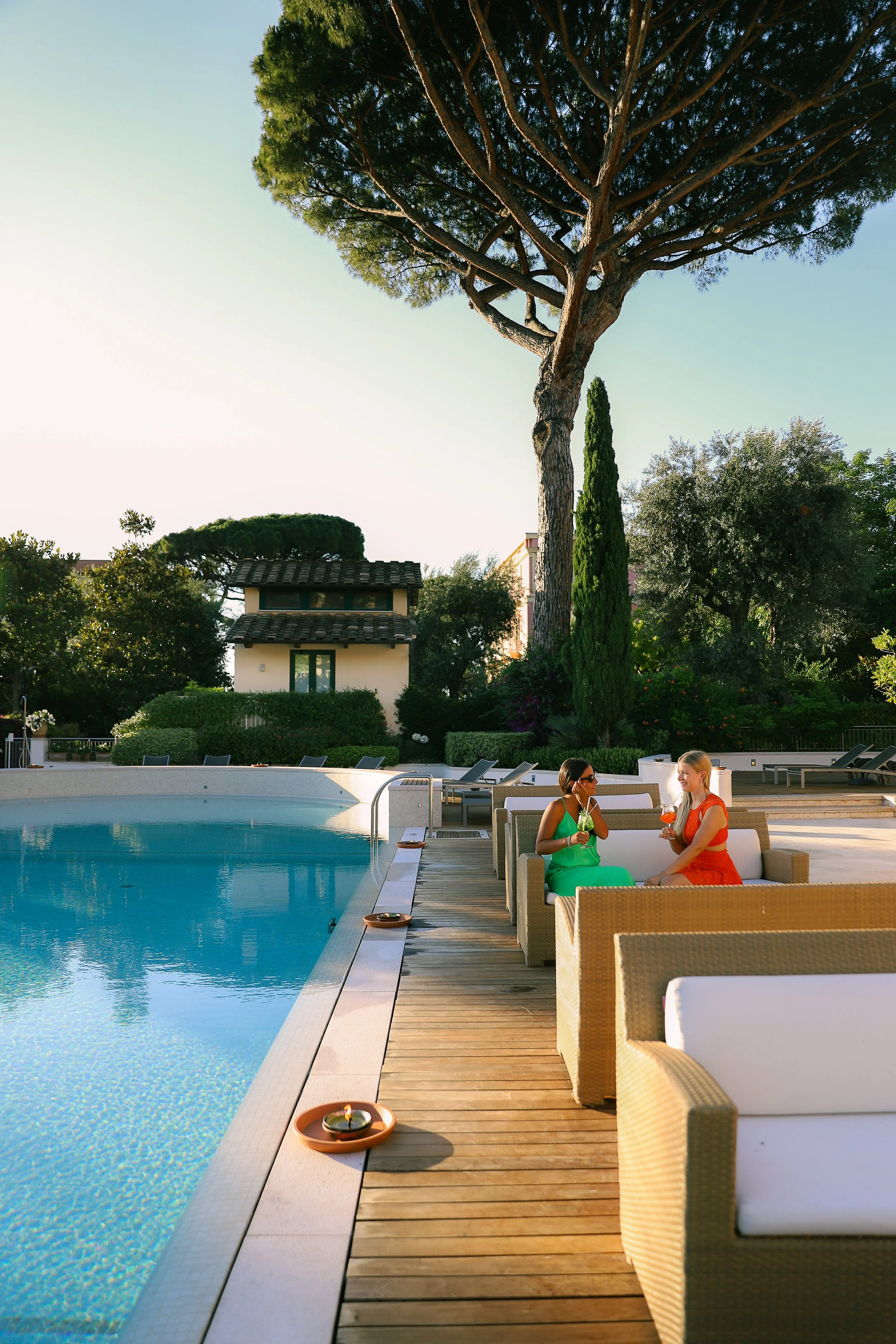 Hospitality photographer for Excelsior Vittoria Hotel in Sorrento photographing the swimming pool at the hotel along with the cocktails 