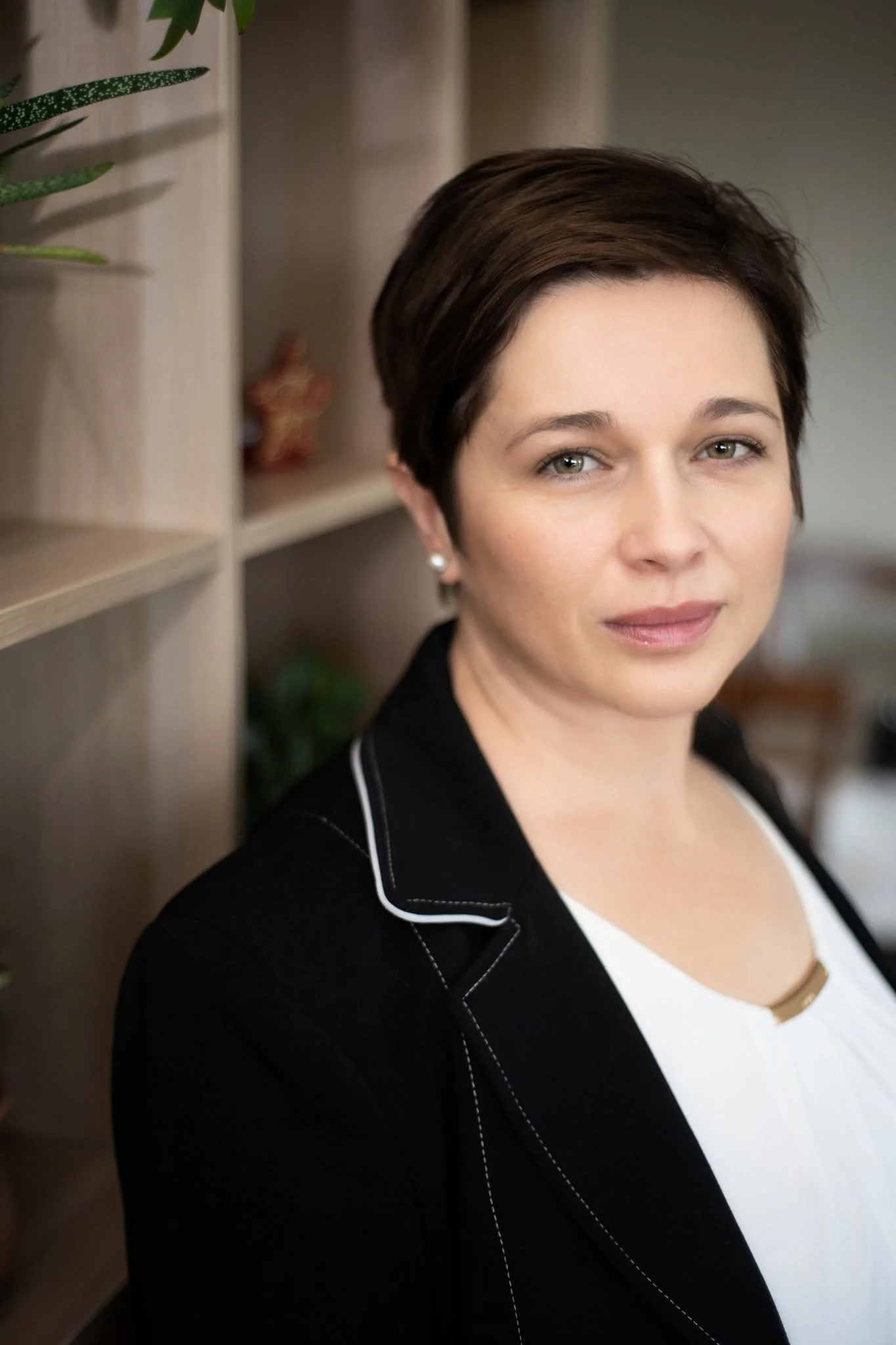 Mosolygó-Marján Erzsébet körrektör, könyvmentor portré