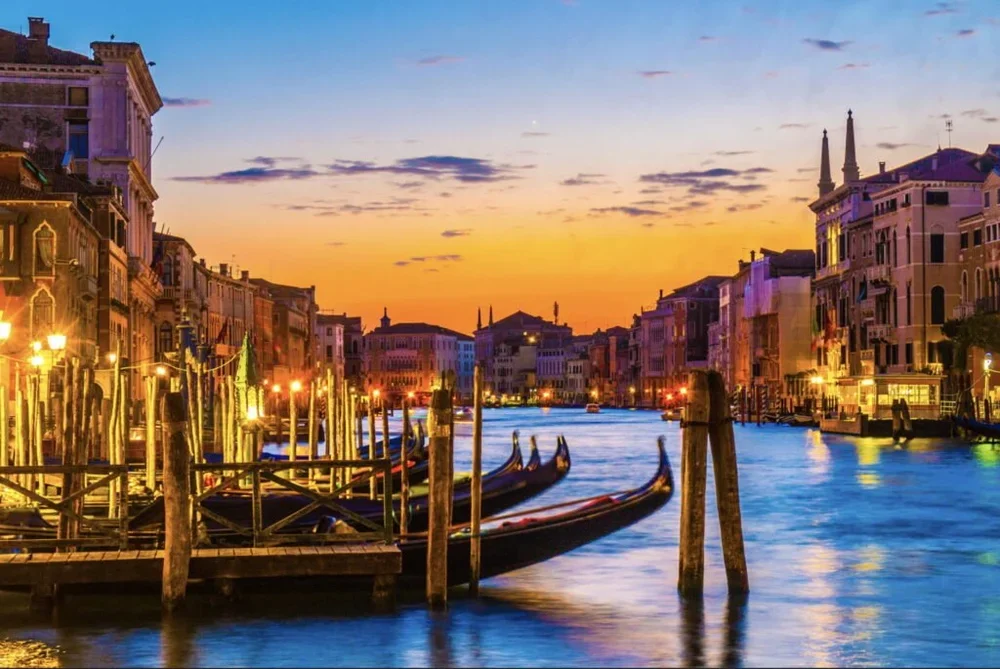 Floating Through the Venetian Culture