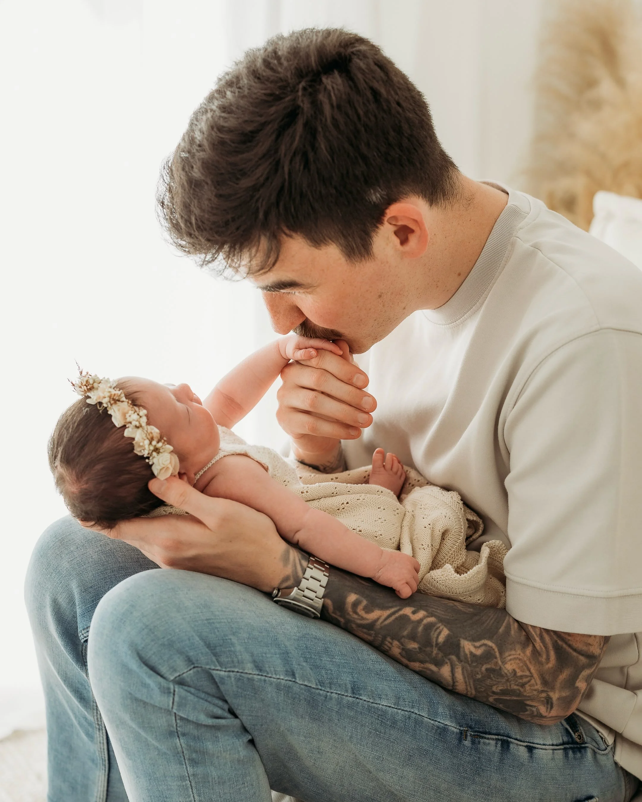 Something I&rsquo;m often asked is whether newborn sessions are easier when babies are just one or two weeks old.

And my answer is always the same. Every baby is different, and every session is different. 🤍

I&rsquo;ve had two-week-old newborns who