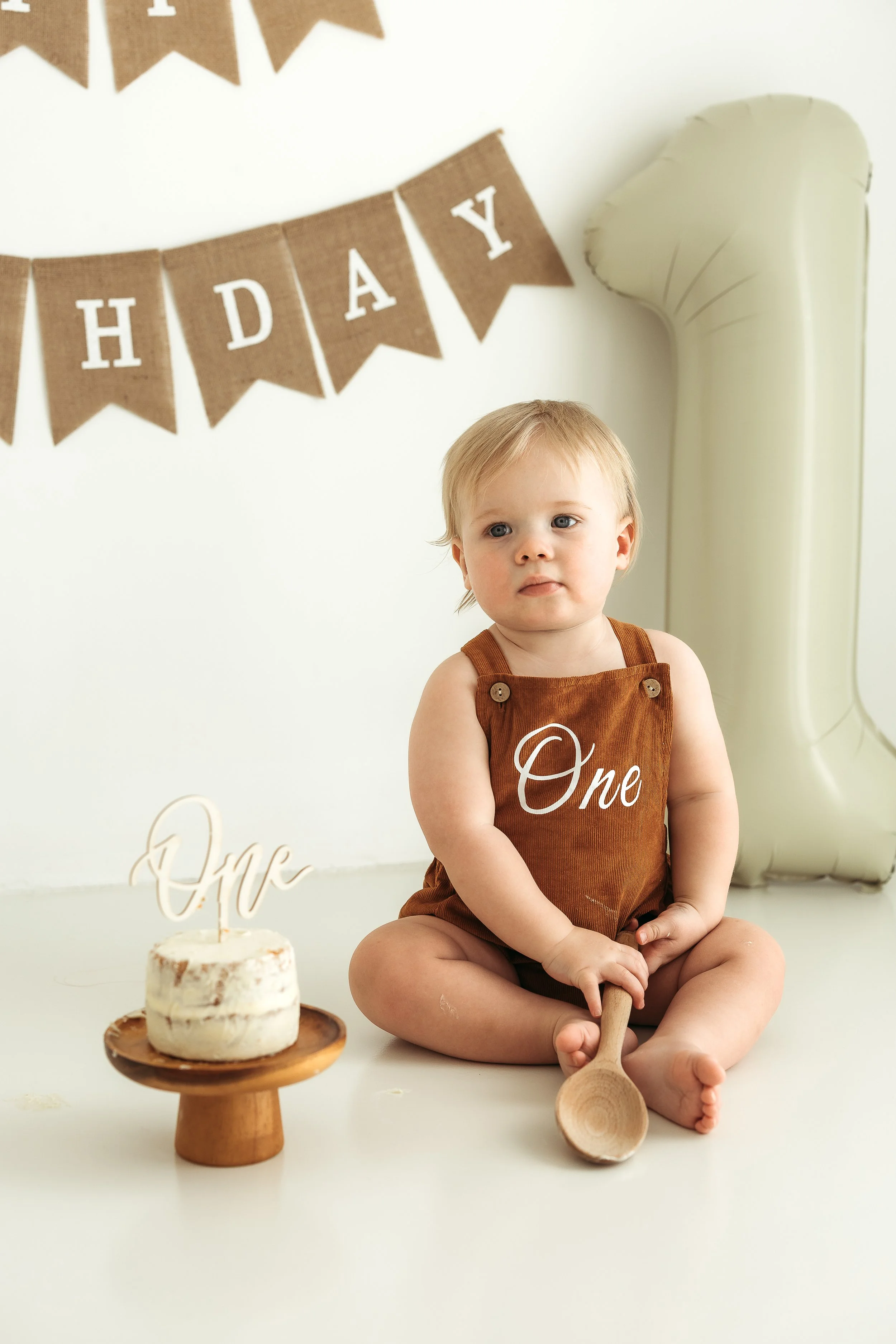 Celebrating one whole year of love, laughter and memories with a relaxed first birthday cake moment.