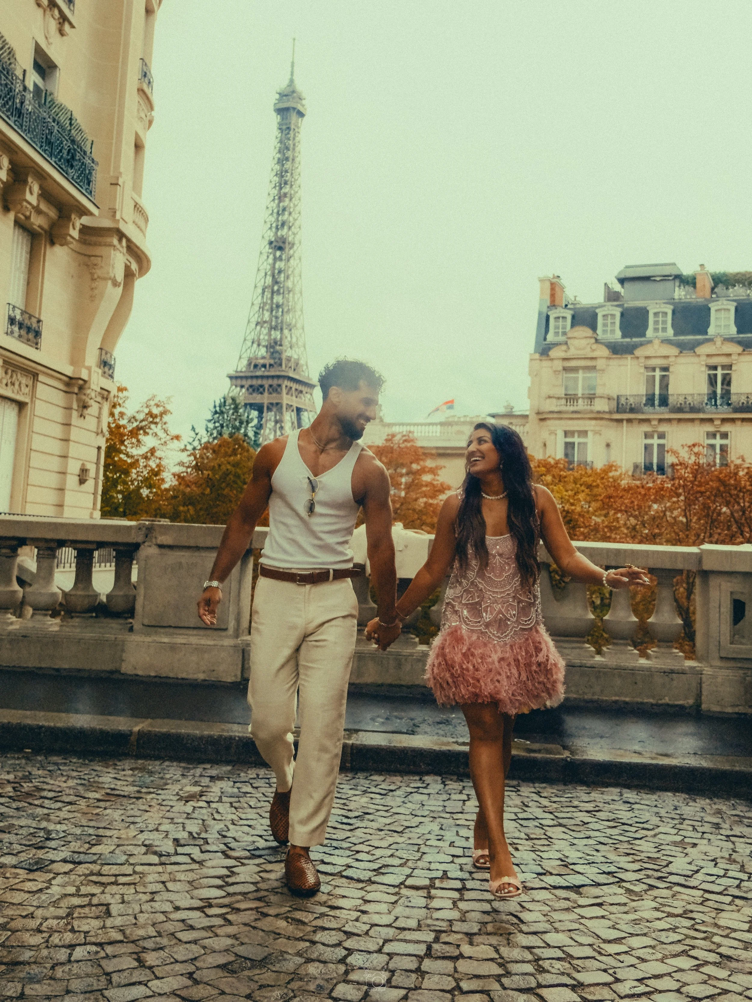 Maybe it&rsquo;s a clich&eacute;&hellip;
but somehow, Paris makes every clich&eacute; beautiful. ❣️

#paris #love #fujifilm #slovakphotographer