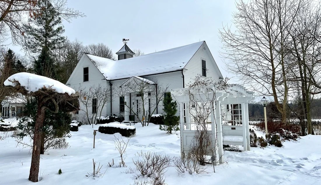 Esquire's Cottage Barn