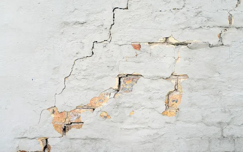 Fissures dans une maison : quels sont les signes qui doivent inquiéter ?